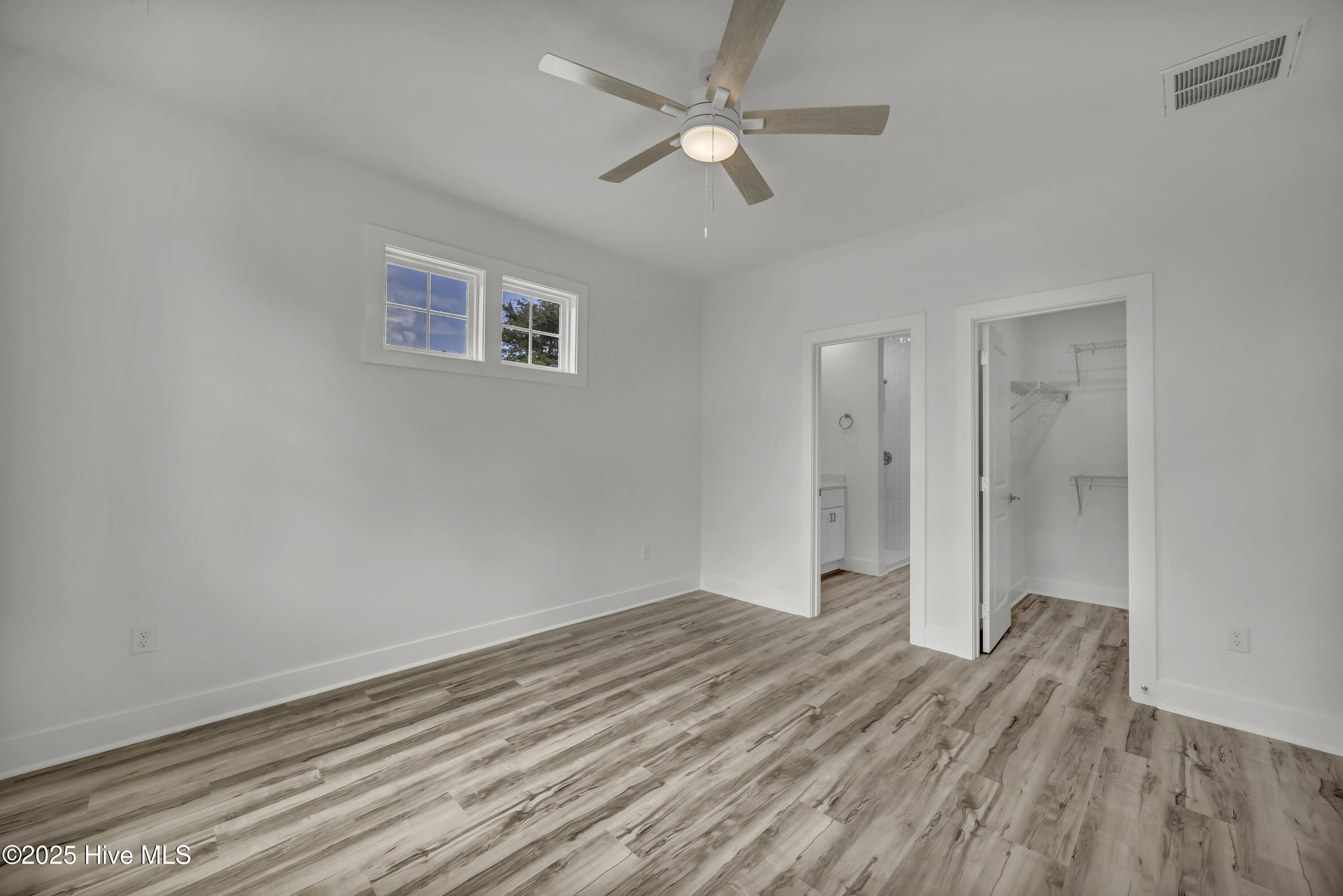 100509344 | Photo 19