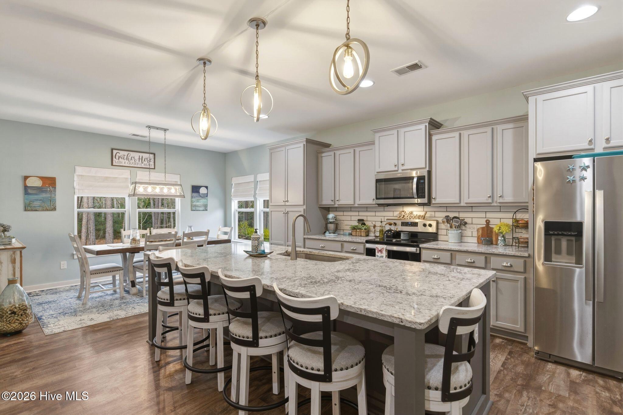 100560702 | Photo 36