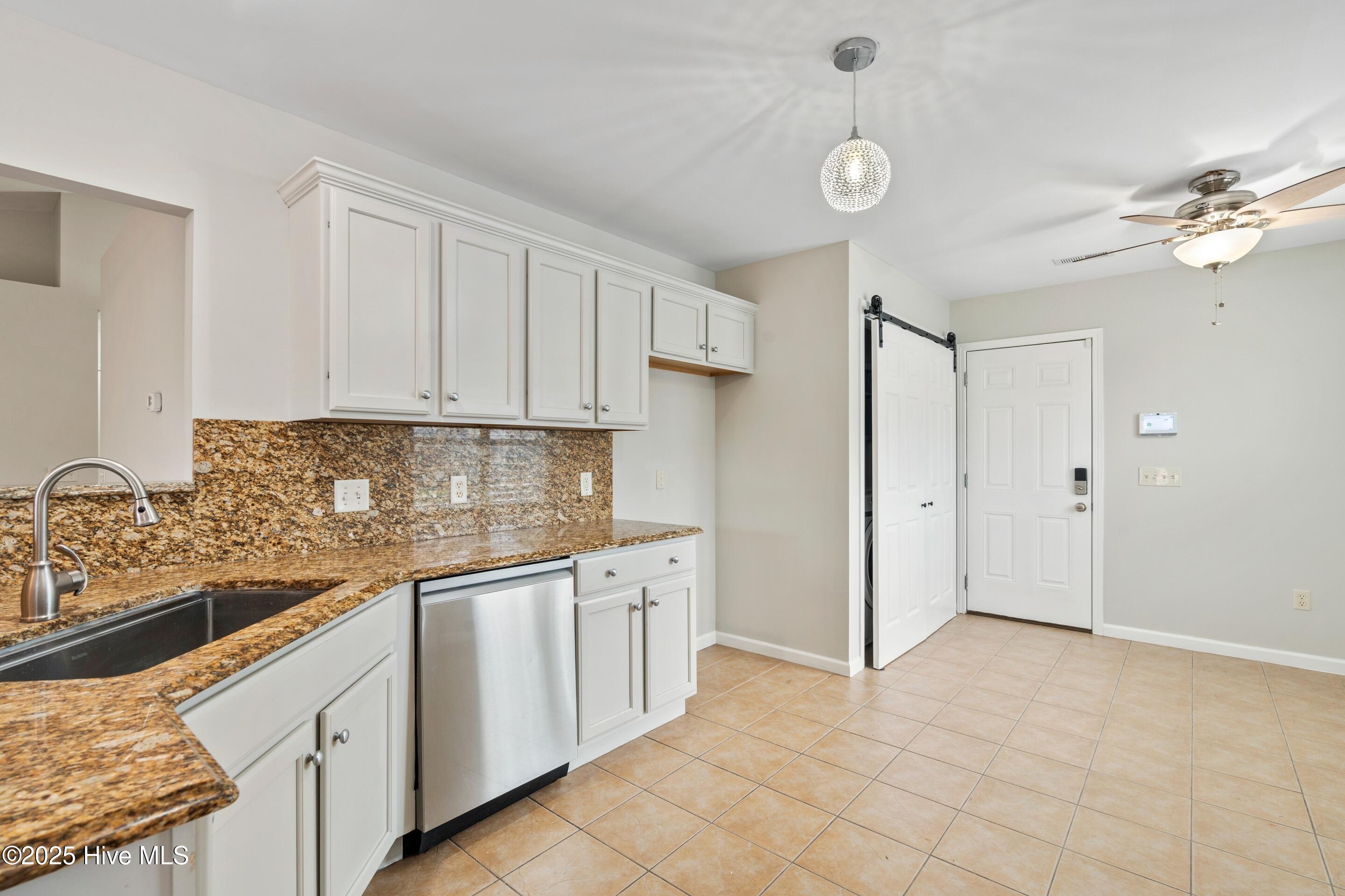 100538877 | Photo 17