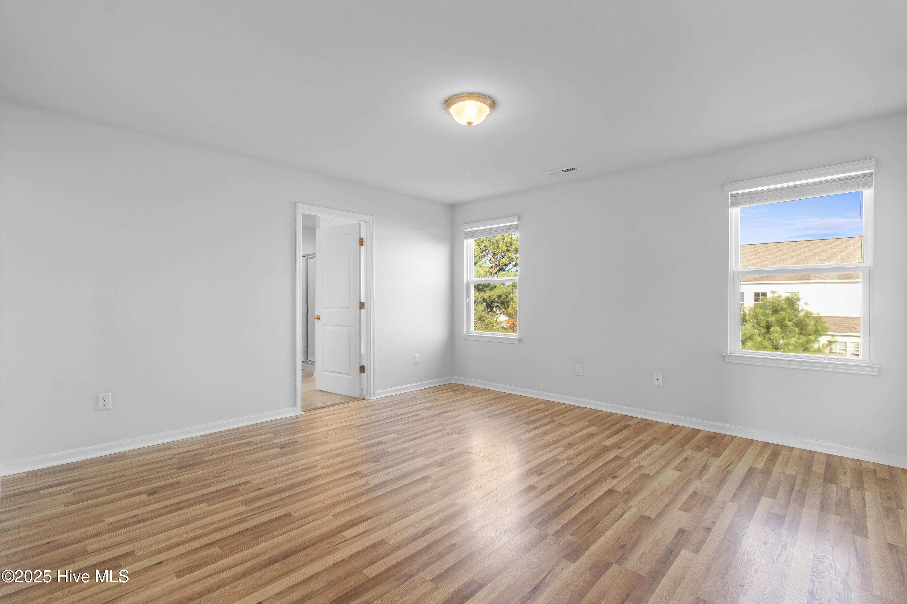 100525996 | Photo 24