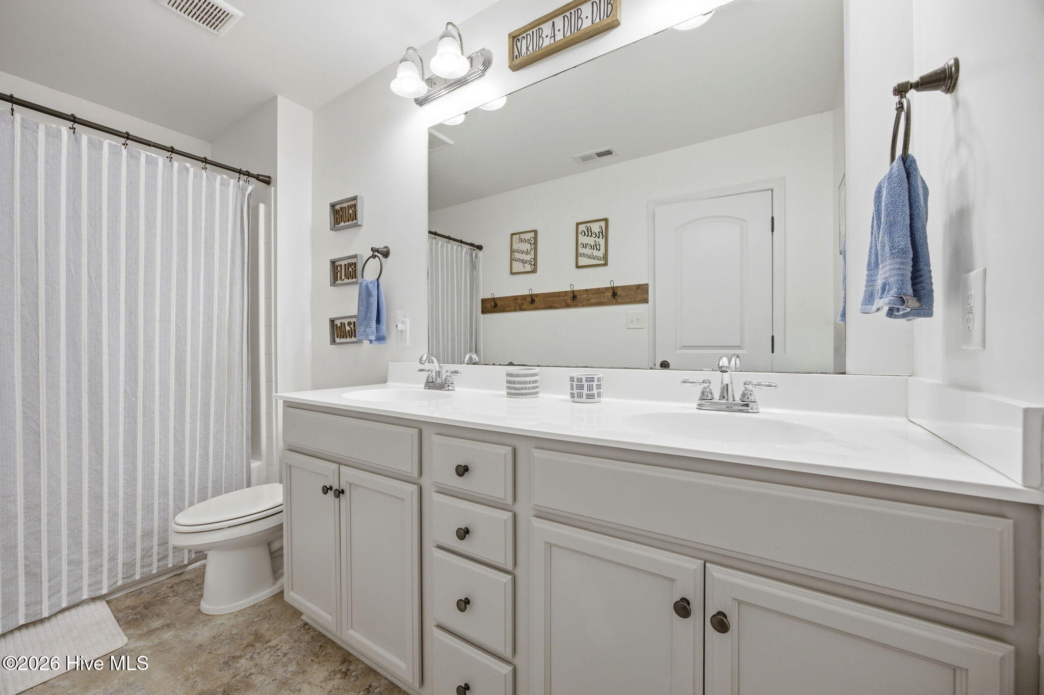 100570576 | Photo 26