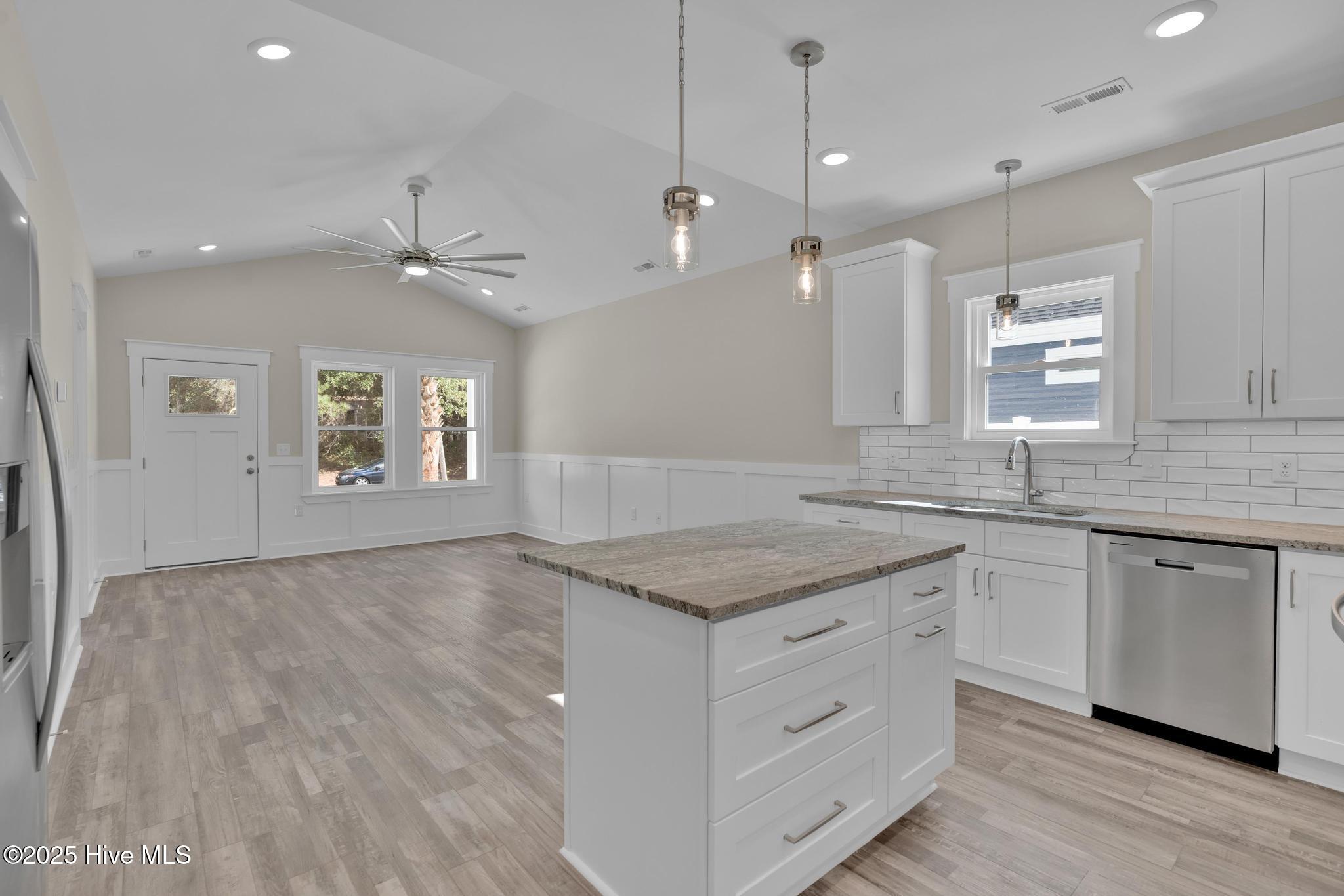 100527490 | Photo 12