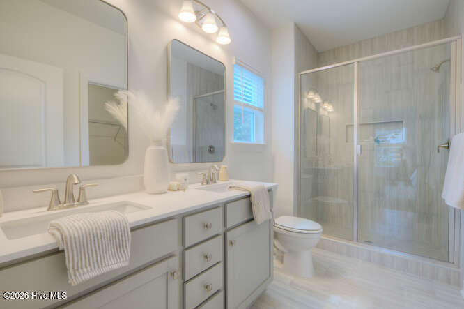 100563707 | Photo 26