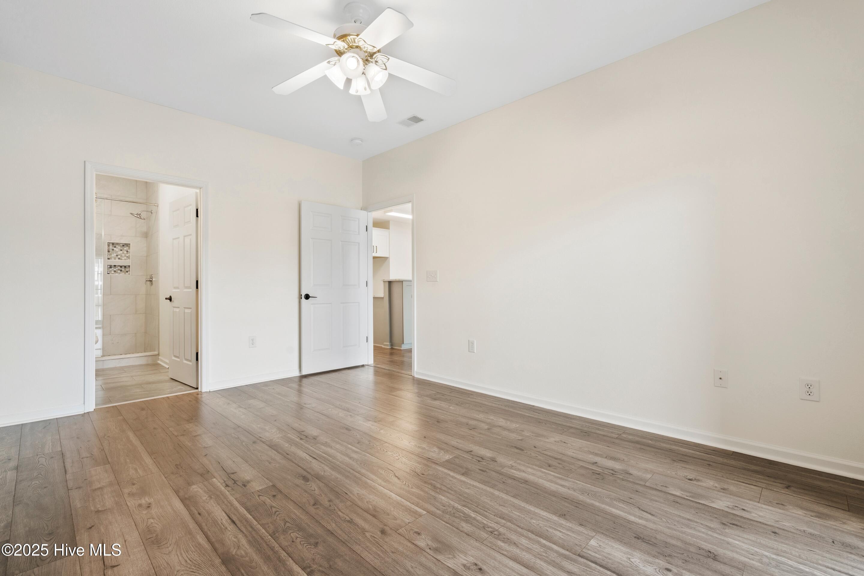 100542567 | Photo 21