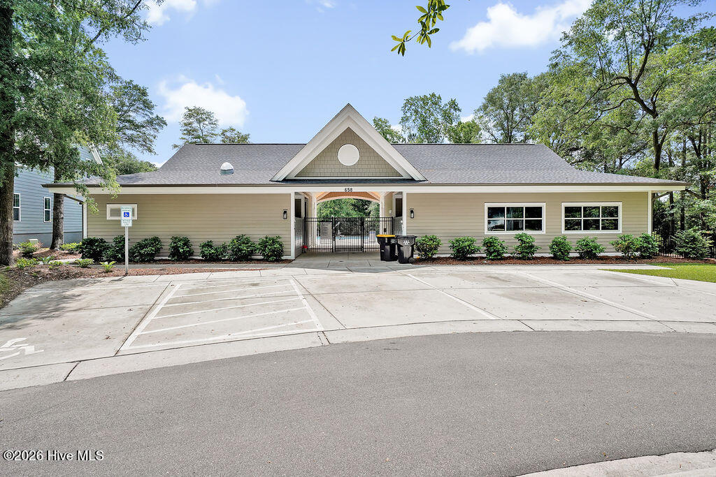 100549849 | Photo 56