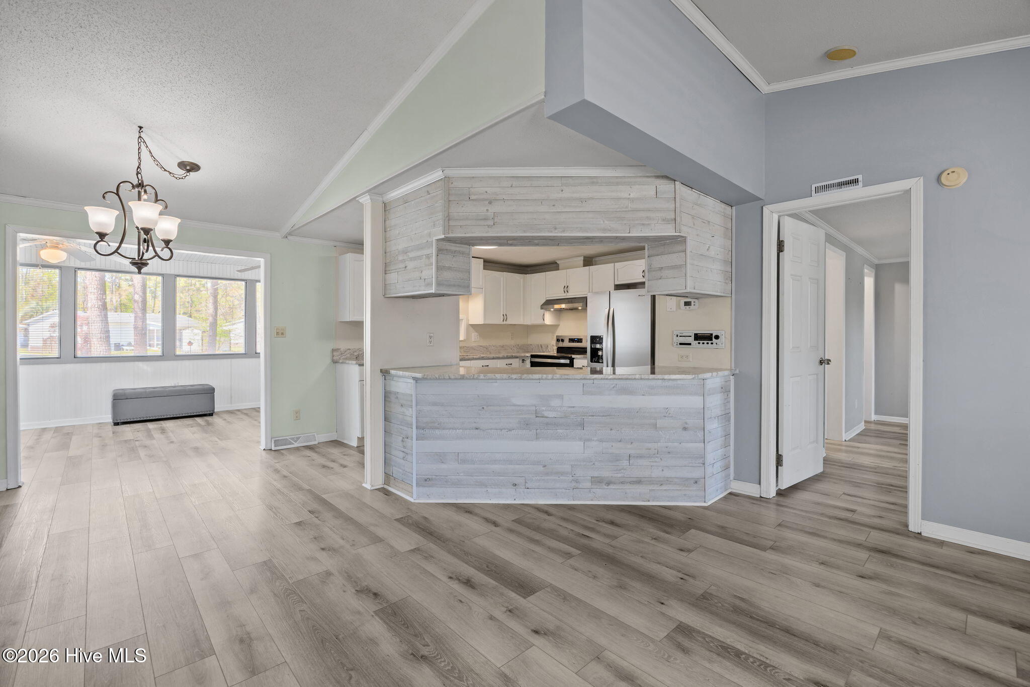 100564707 | Photo 11