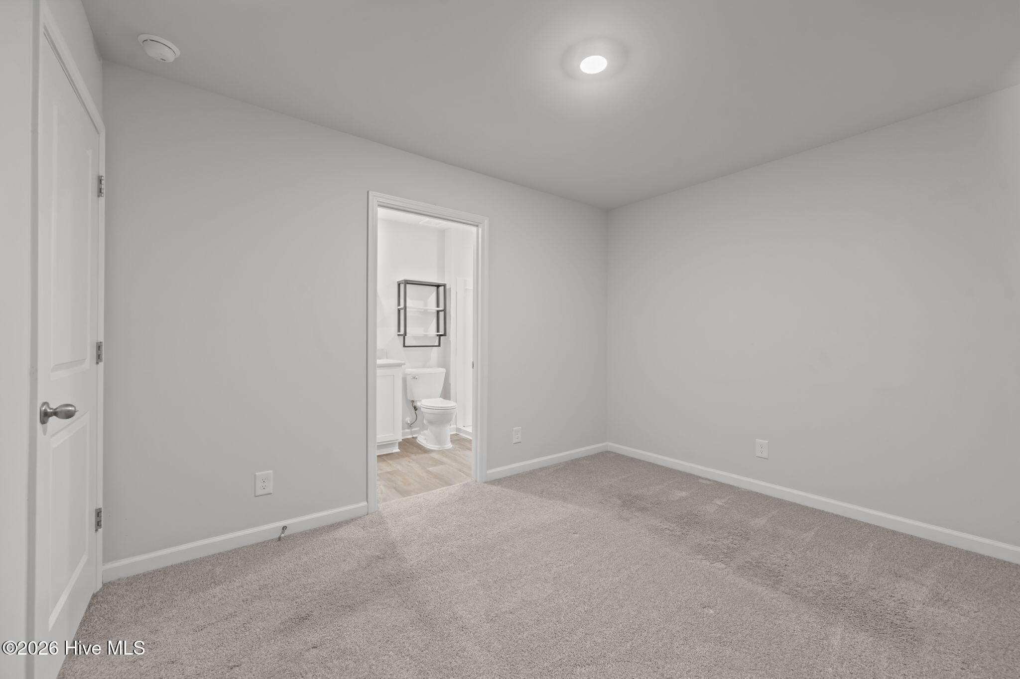 100547866 | Photo 32