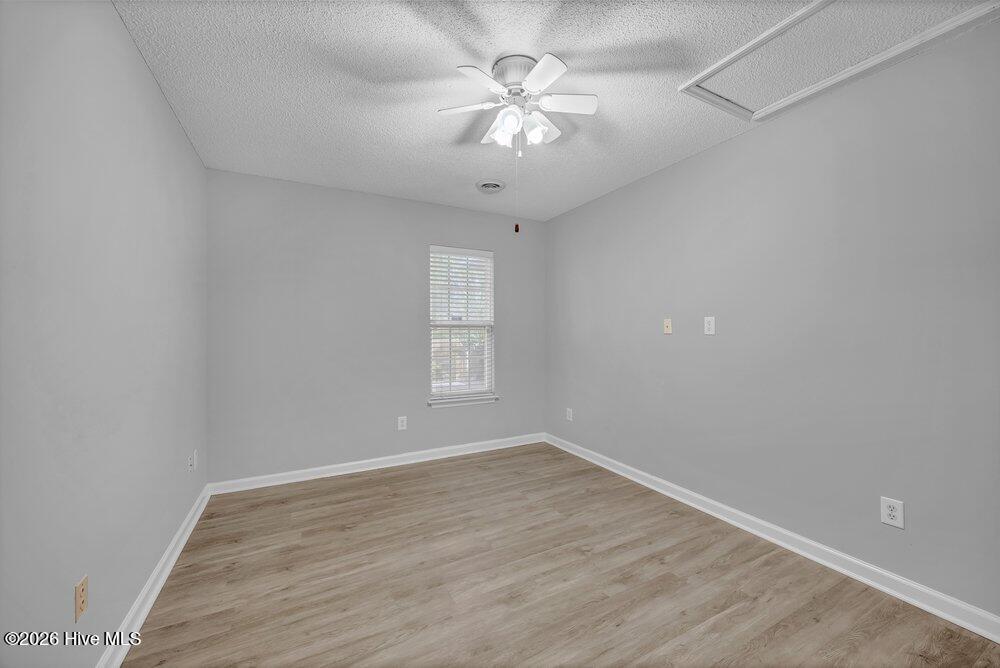 100570351 | Photo 15