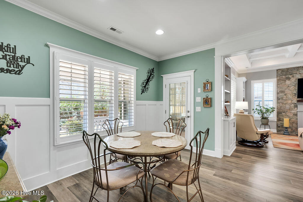 100561587 | Photo 15