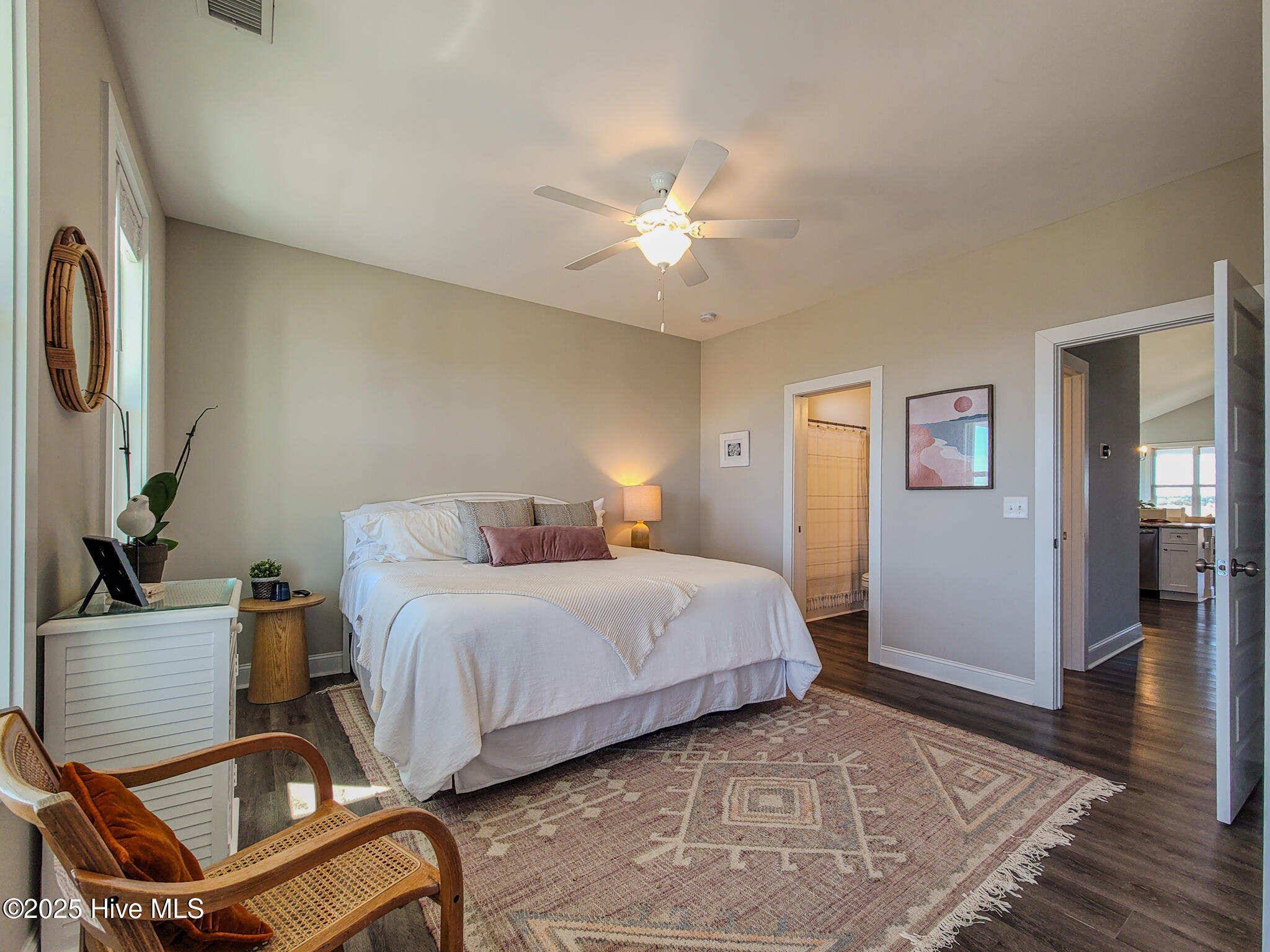 100540688 | Photo 22