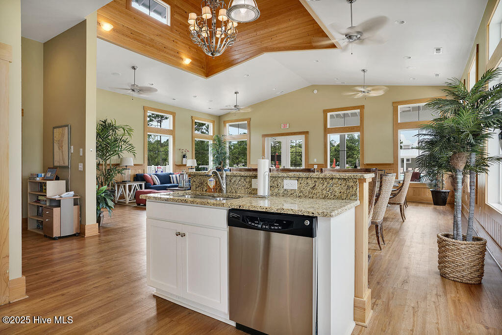 100501196 | Photo 29