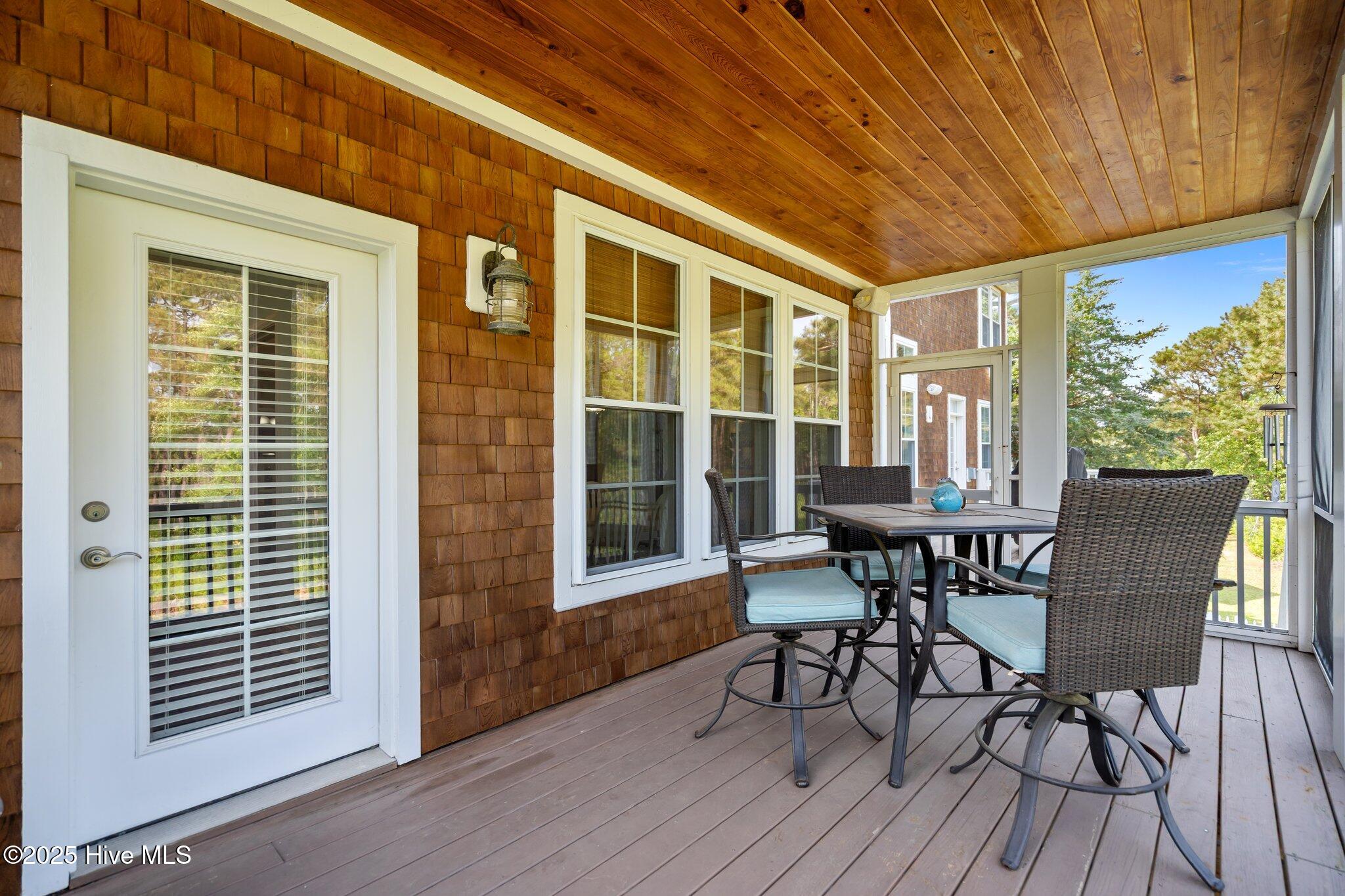 100513091 | Photo 85