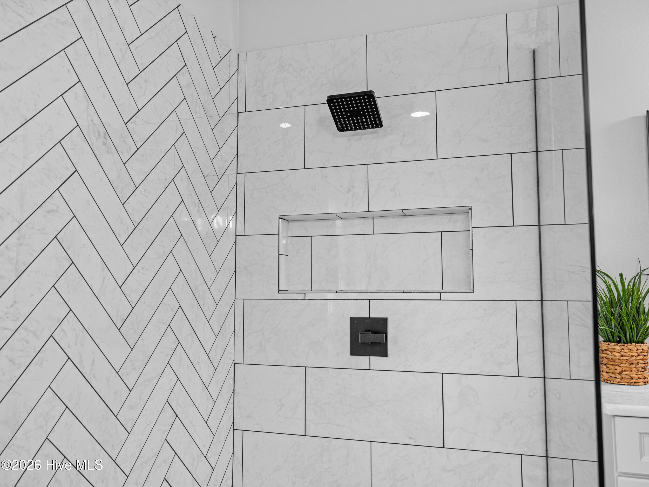 100557590 | Photo 49