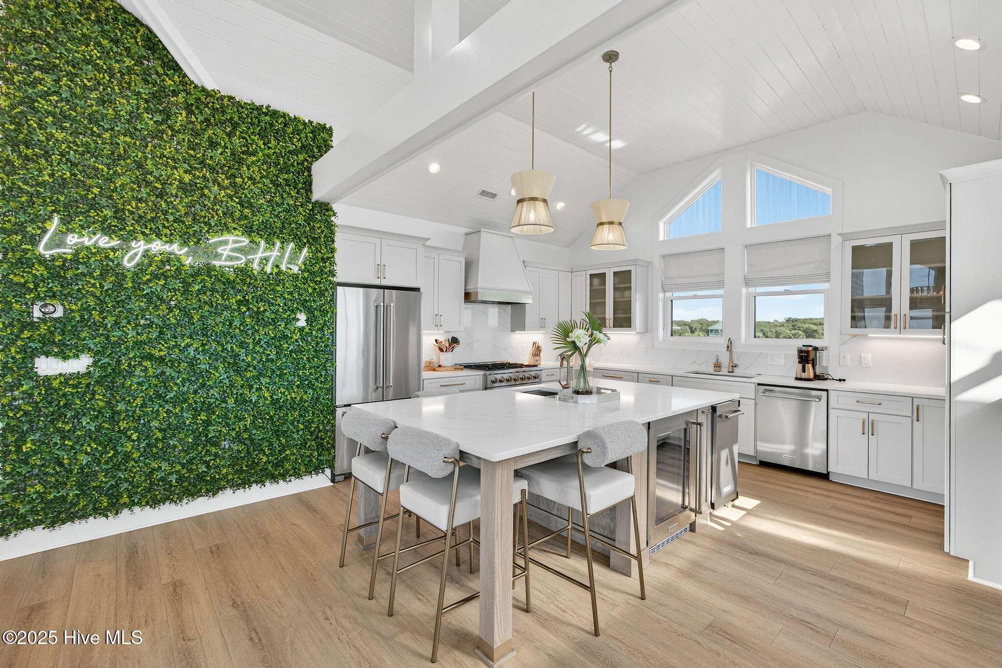 100541250 | Photo 10