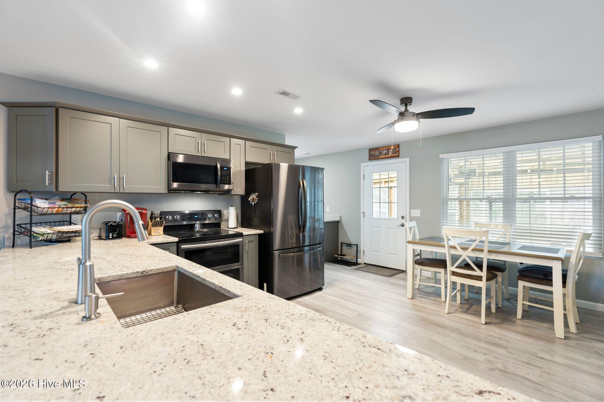 100559666 | Photo 69