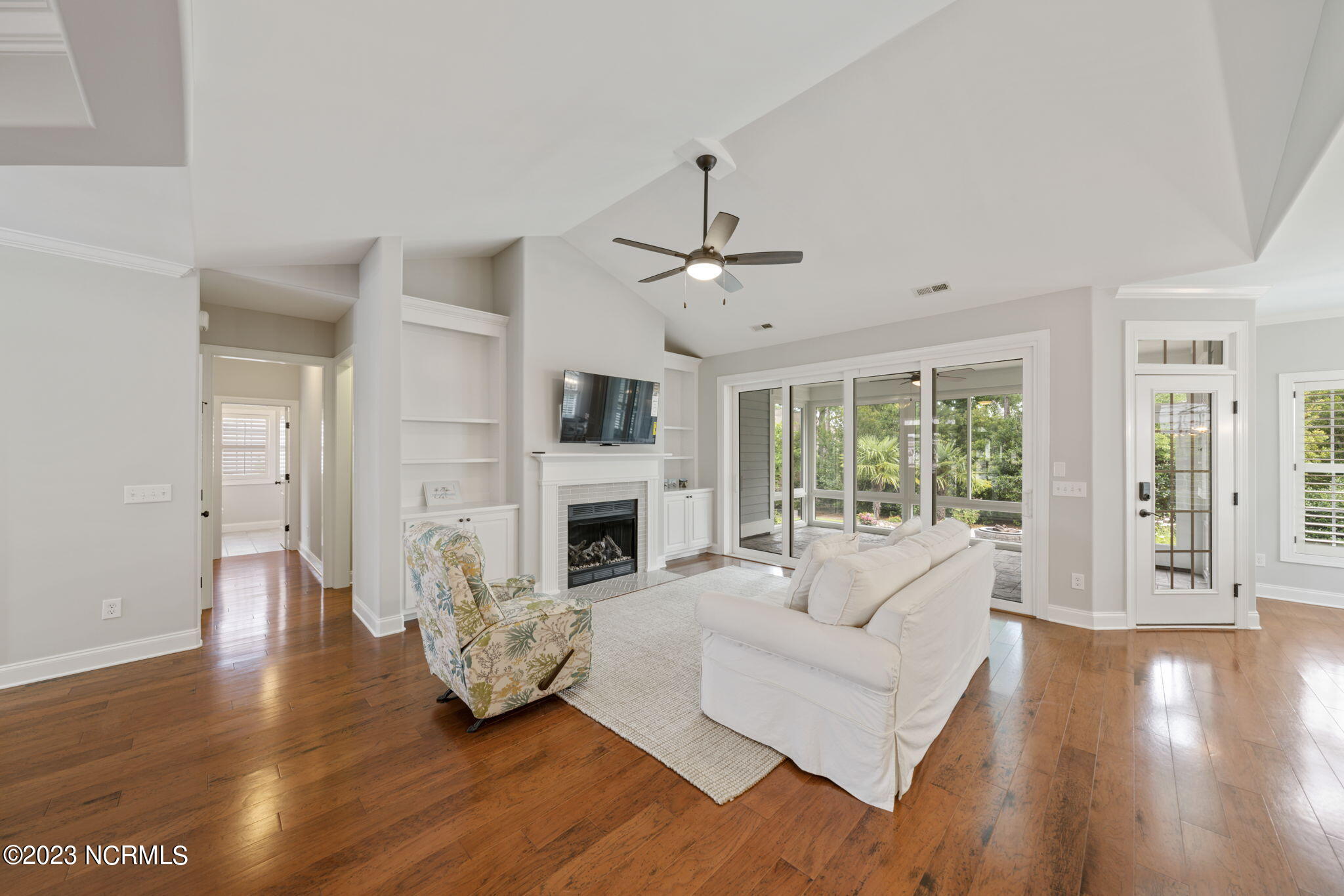 100553667 | Photo 14