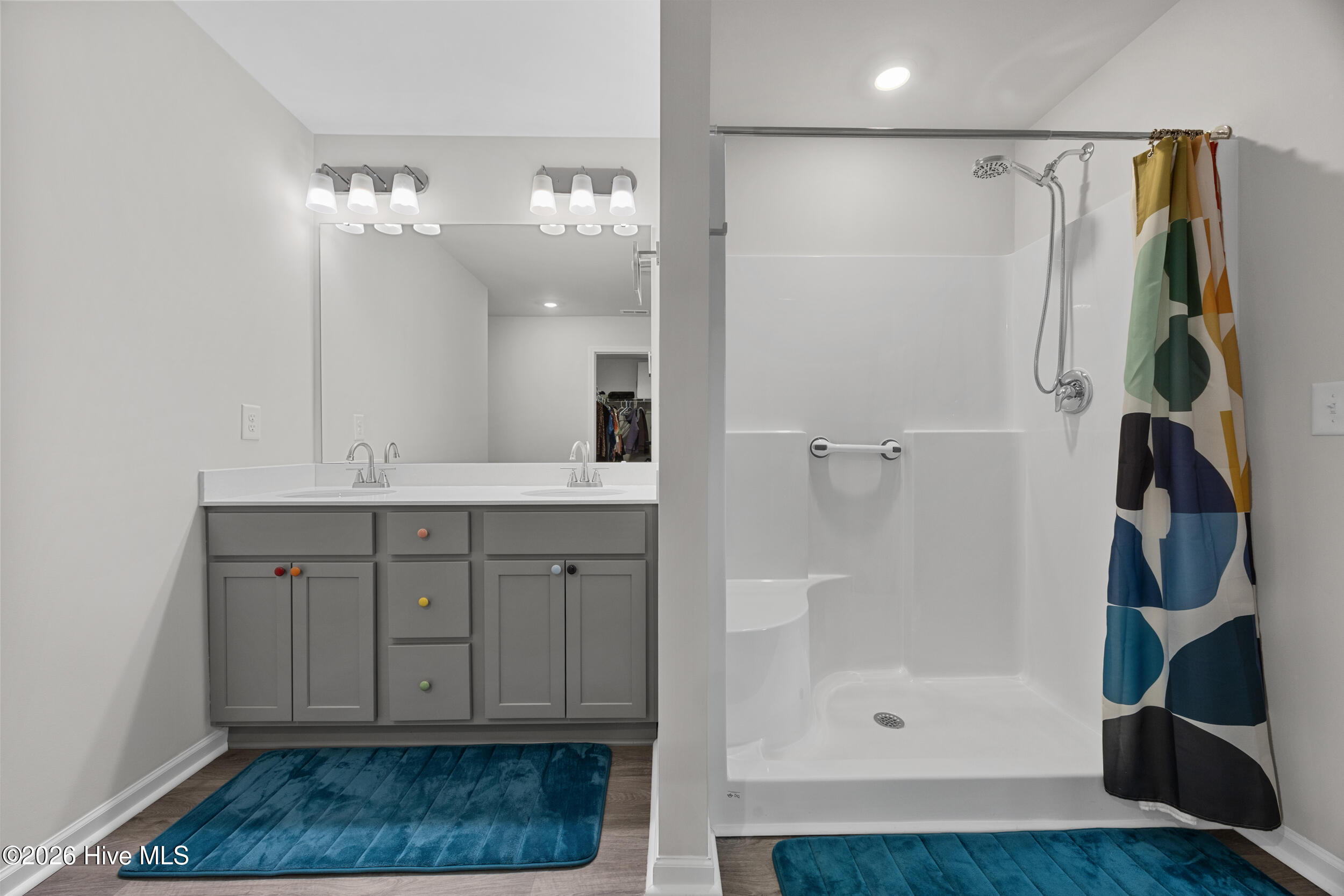 100561972 | Photo 24