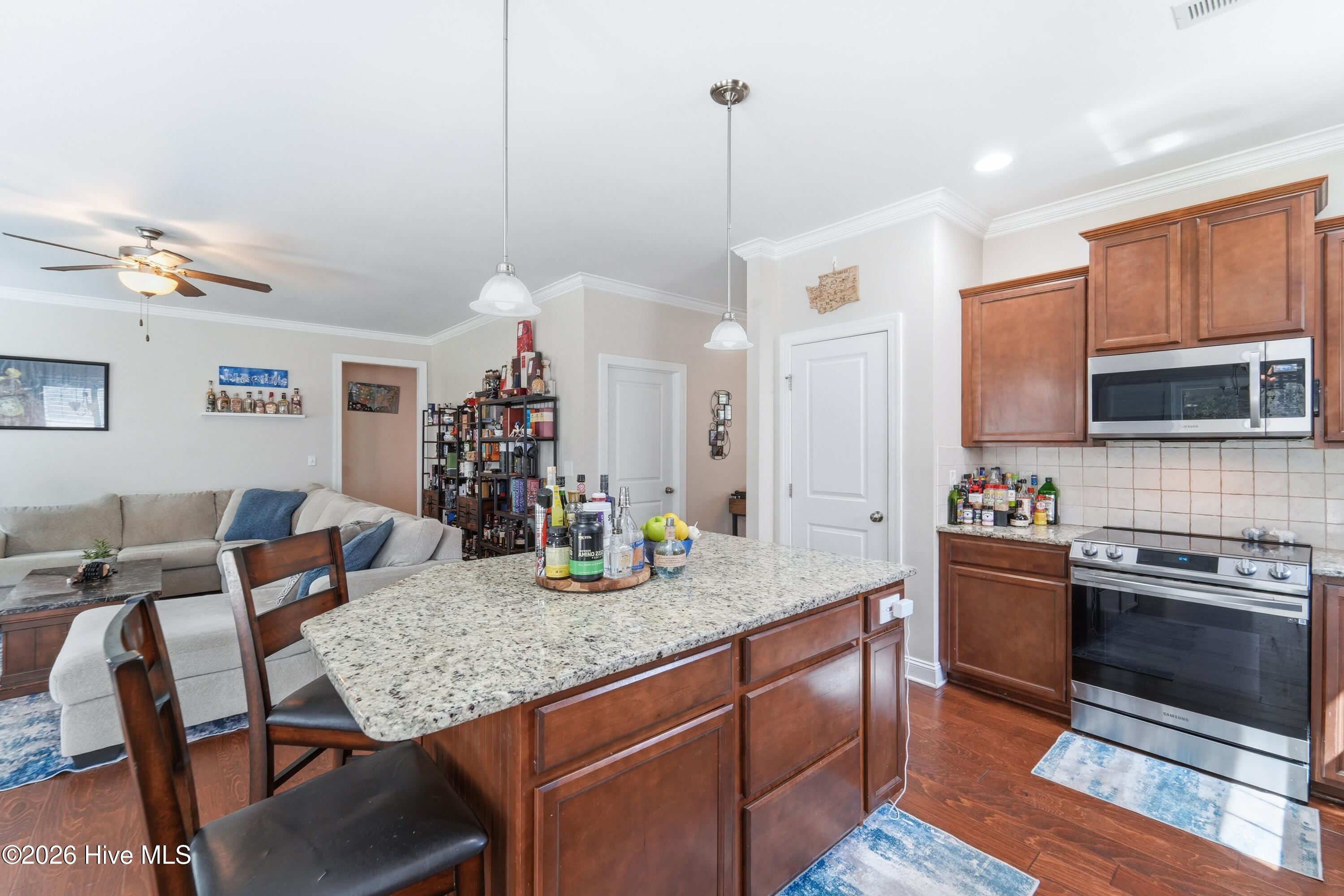 100562965 | Photo 42