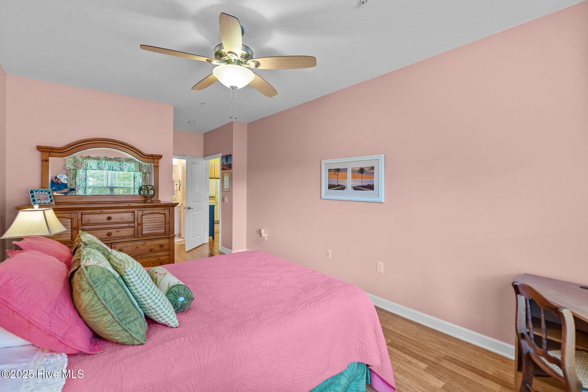 100514091 | Photo 17