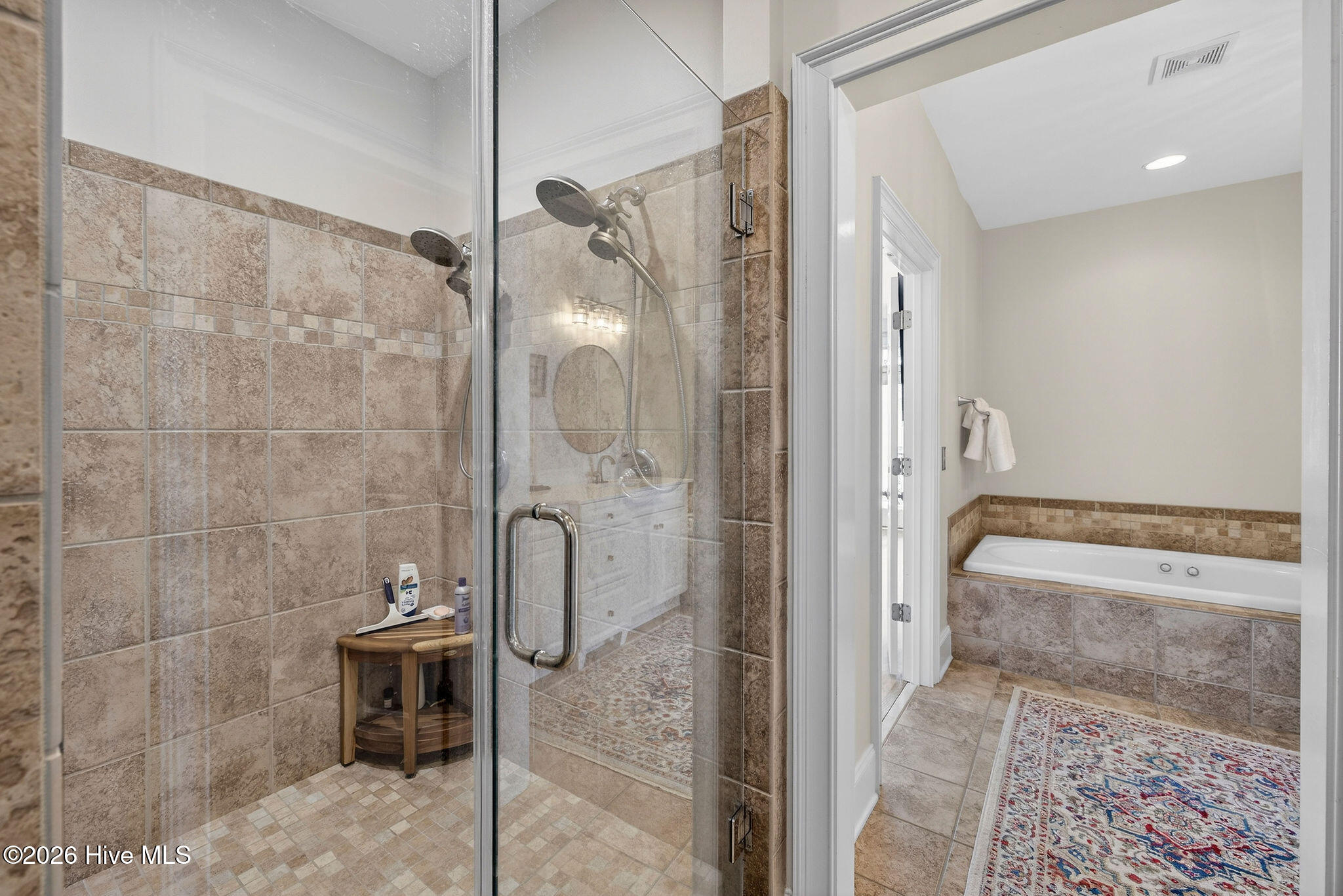 100562225 | Photo 38