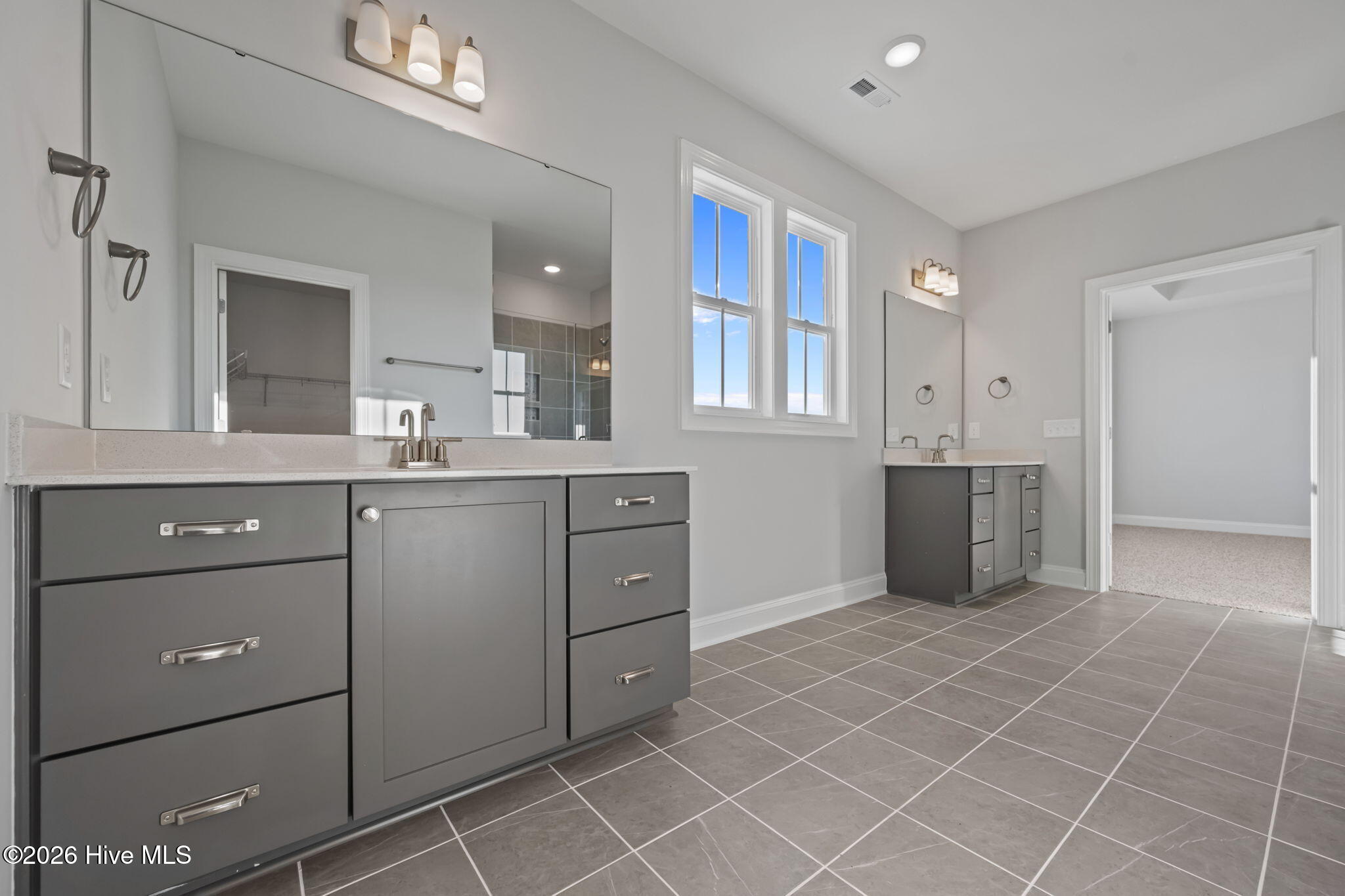 100566681 | Photo 42