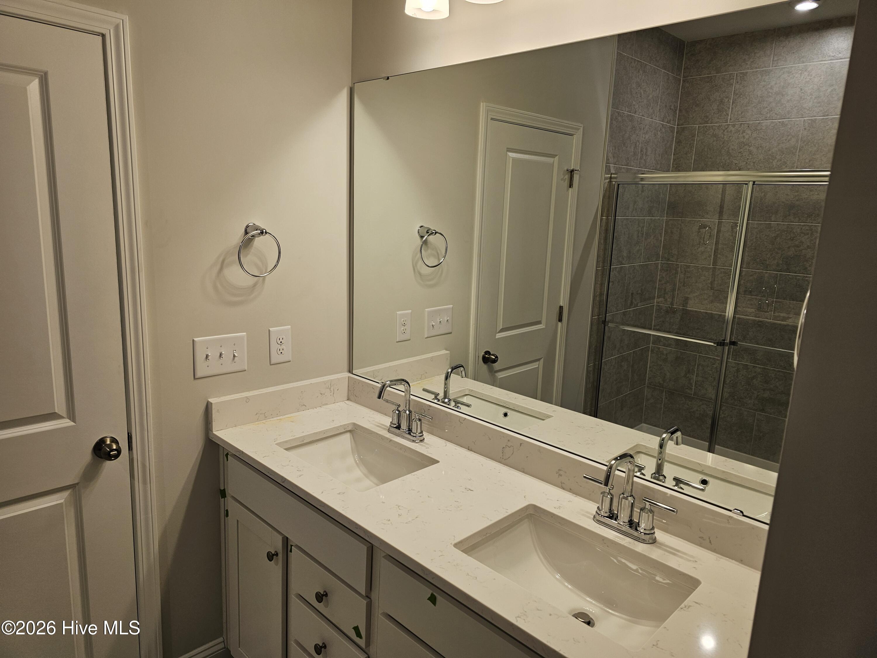 100540603 | Photo 13