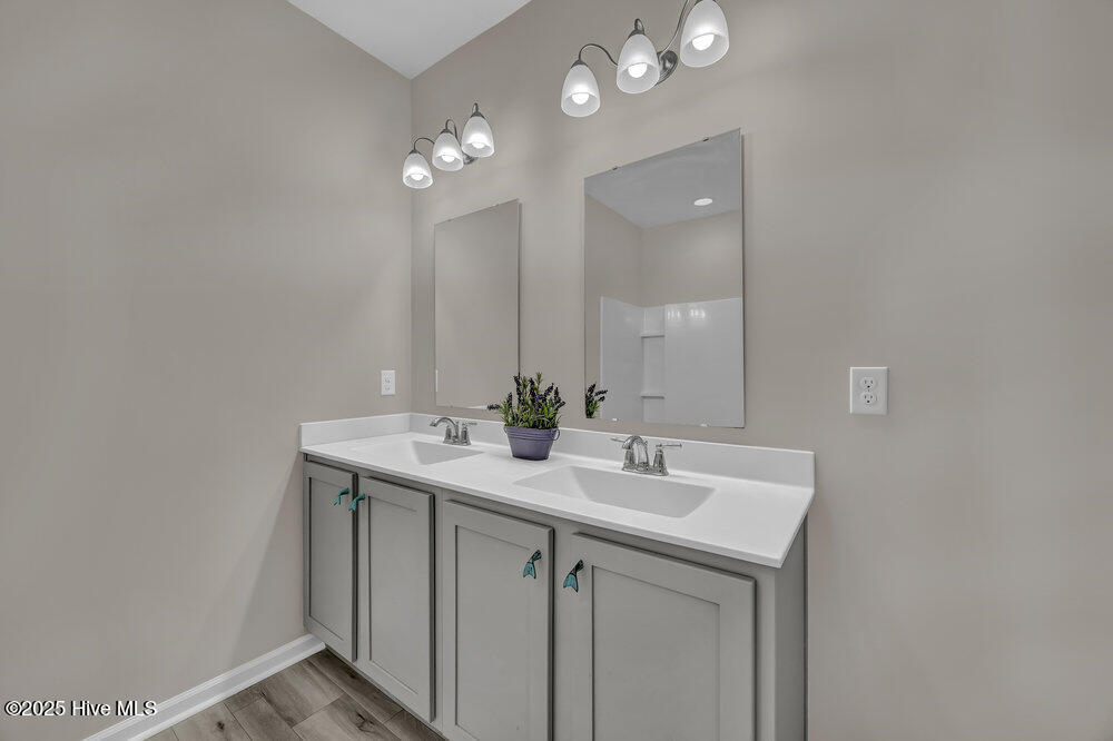 100520096 | Photo 17