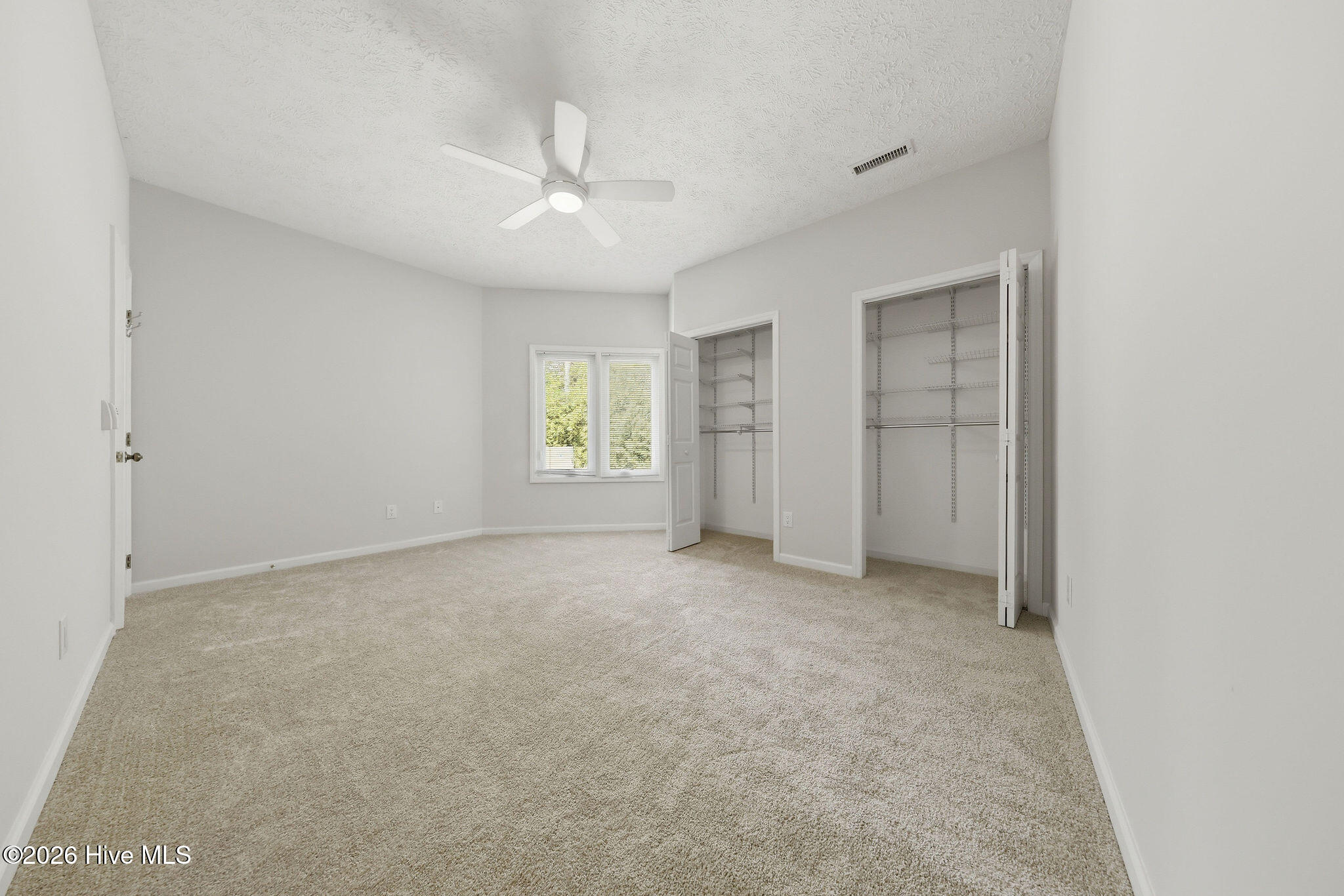 100569569 | Photo 36