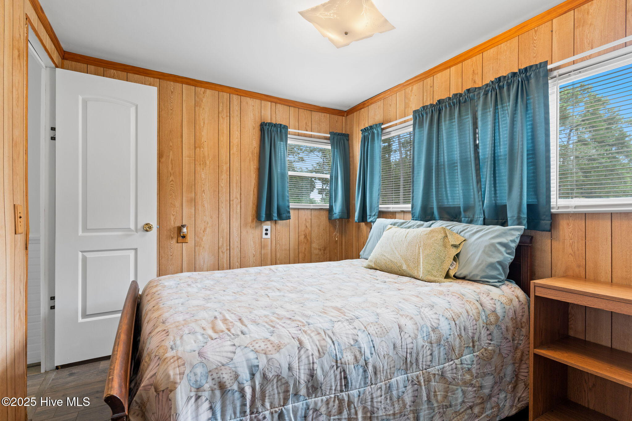 100521854 | Photo 23