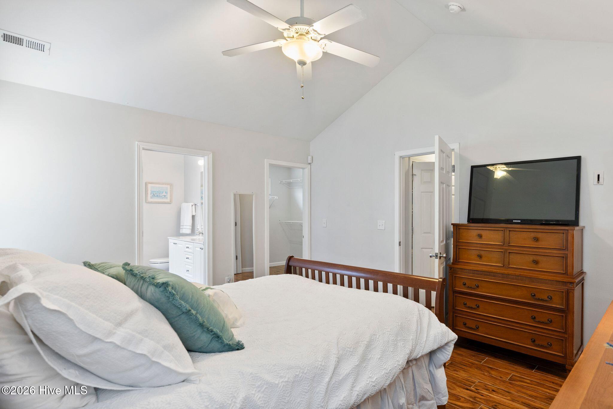 100557294 | Photo 24