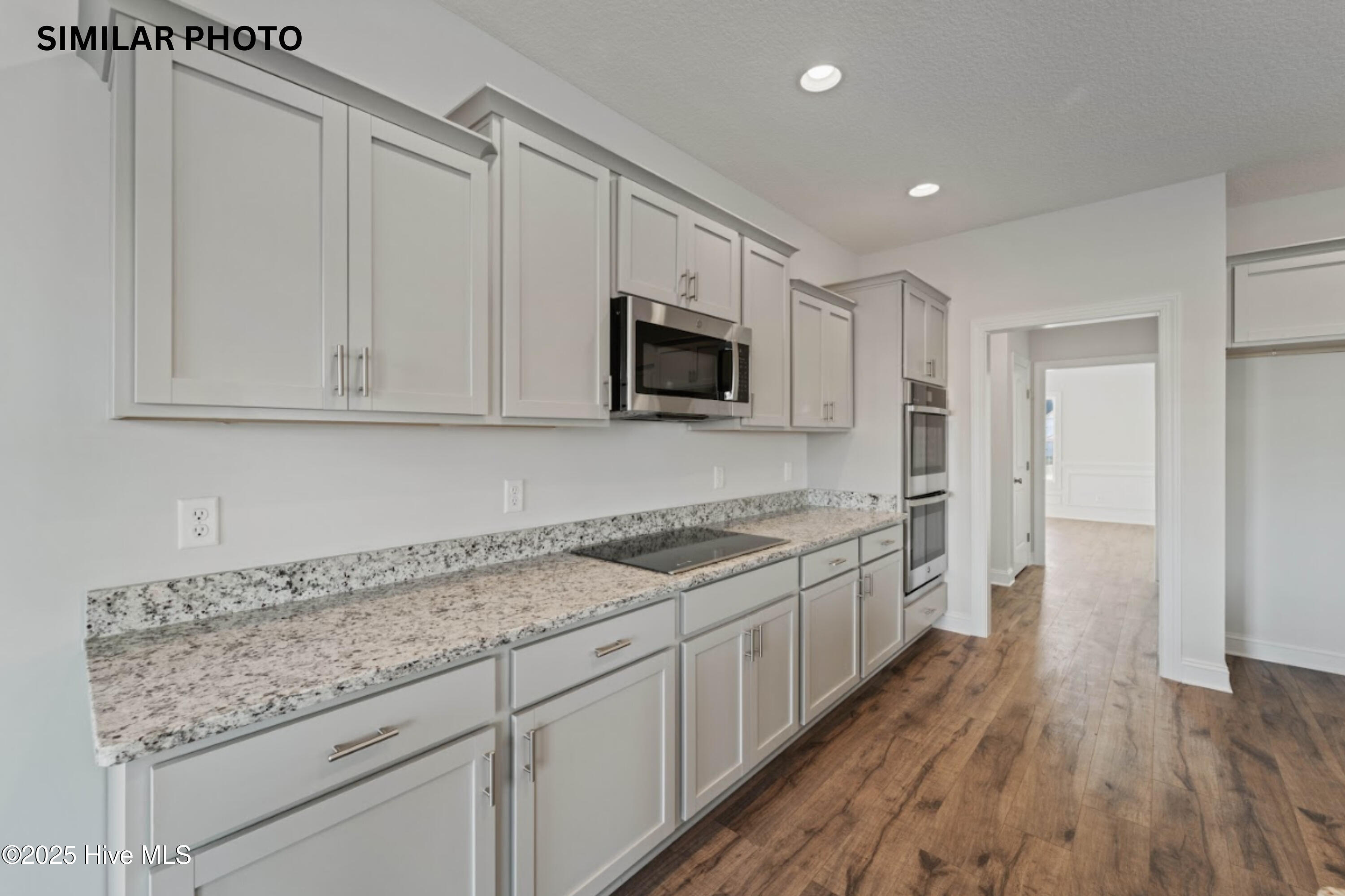 100530709 | Photo 12