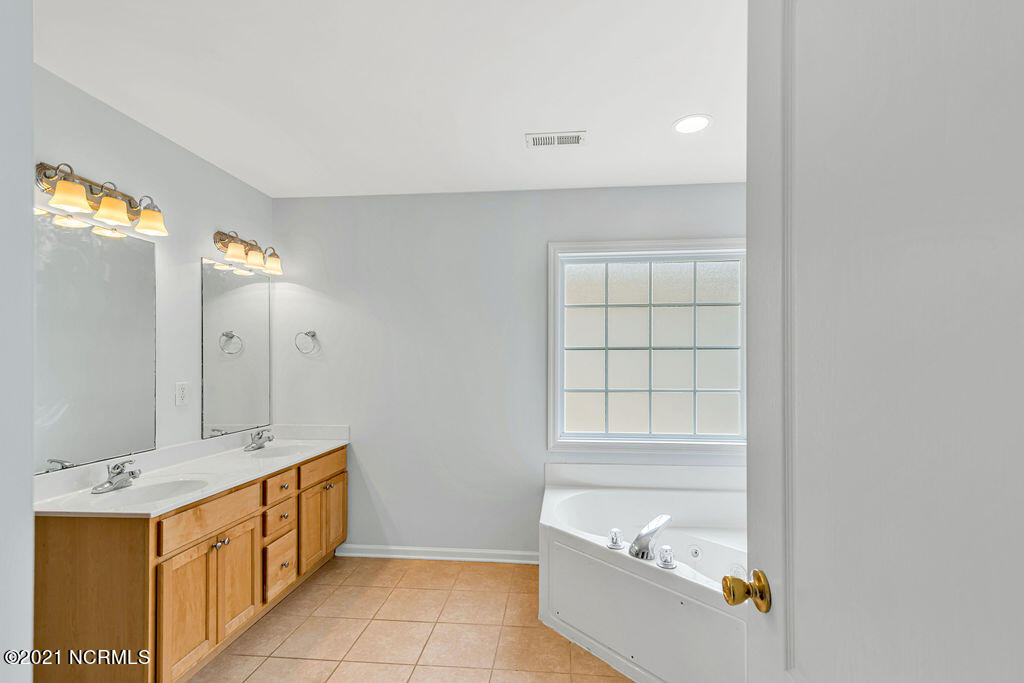 100530654 | Photo 16