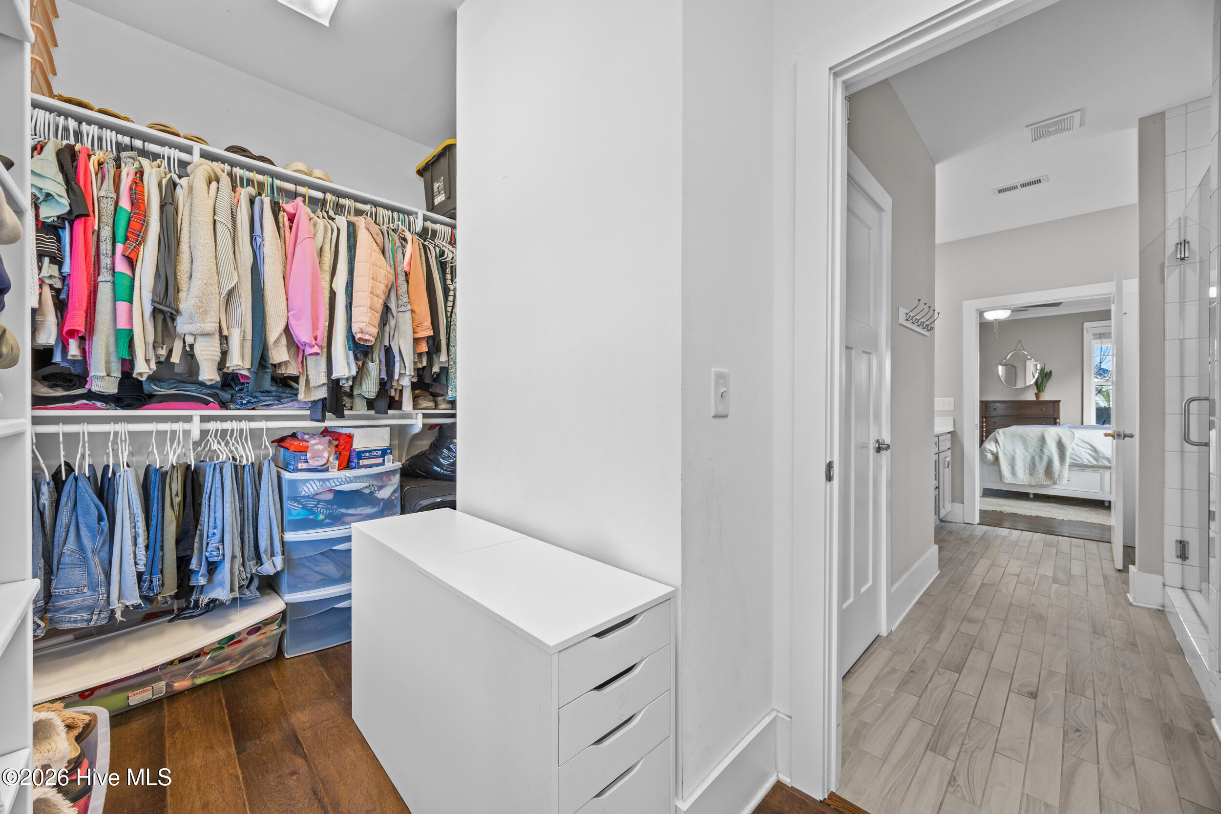 100551925 | Photo 17