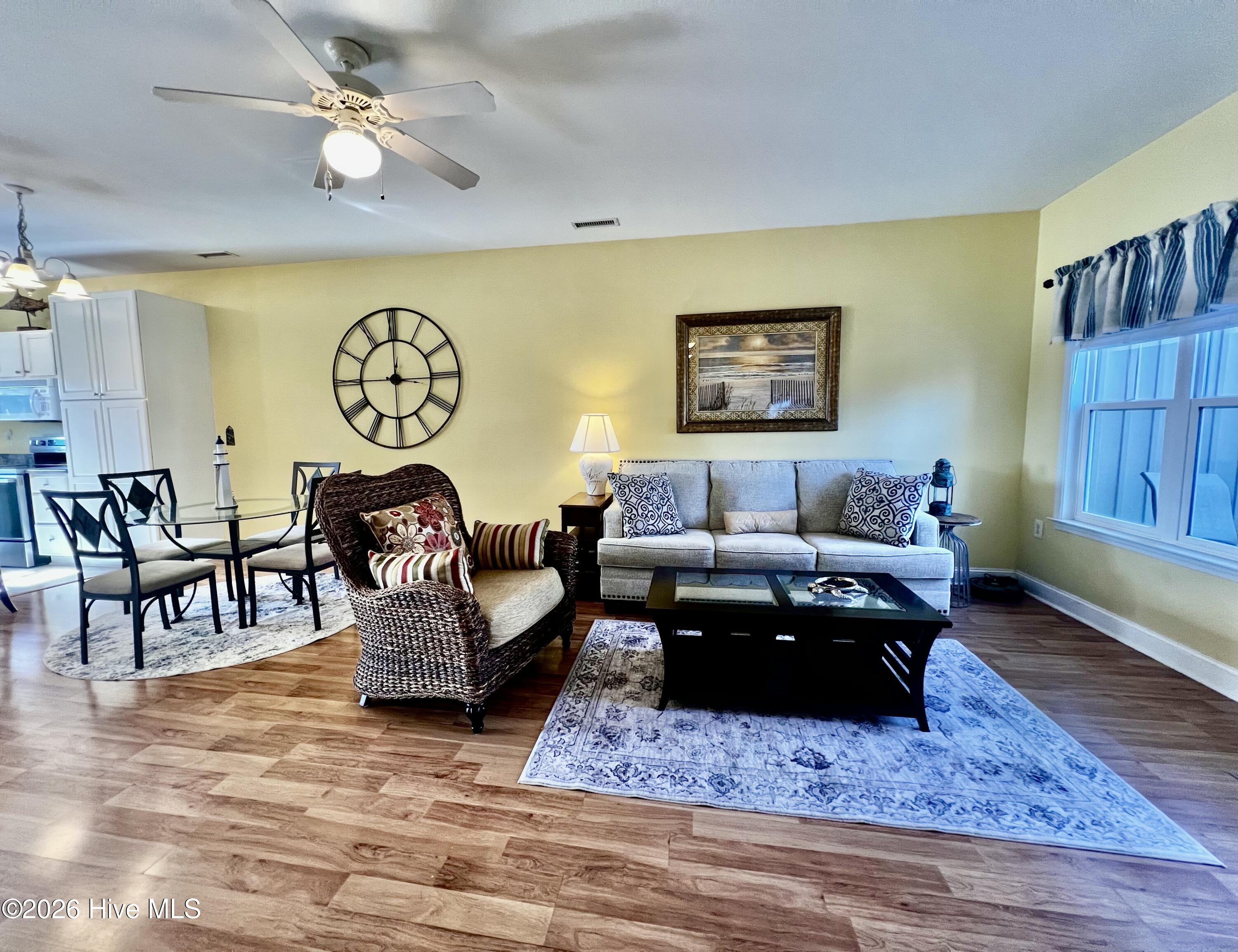 100550987 | Photo 12