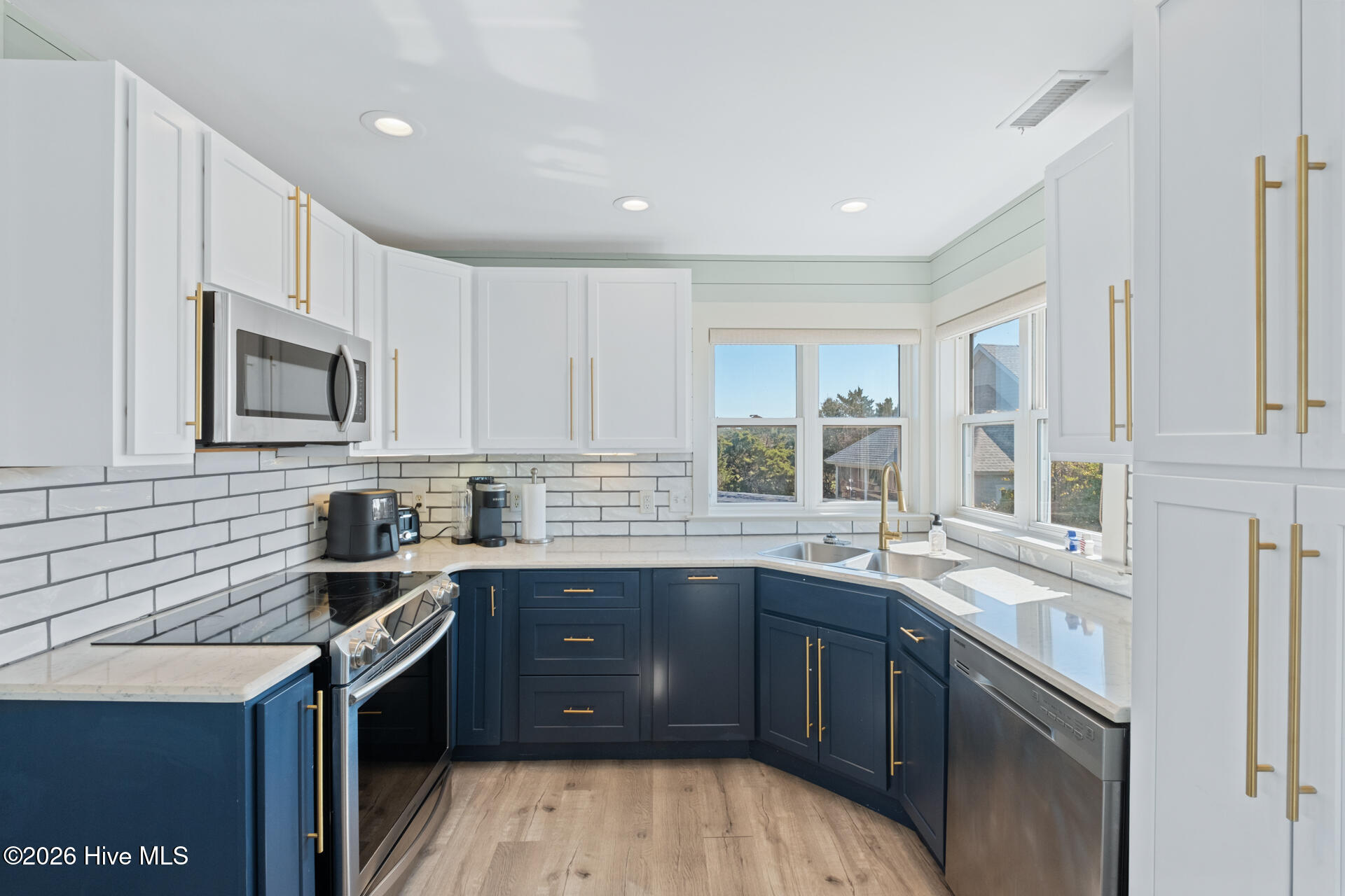 100556120 | Photo 54