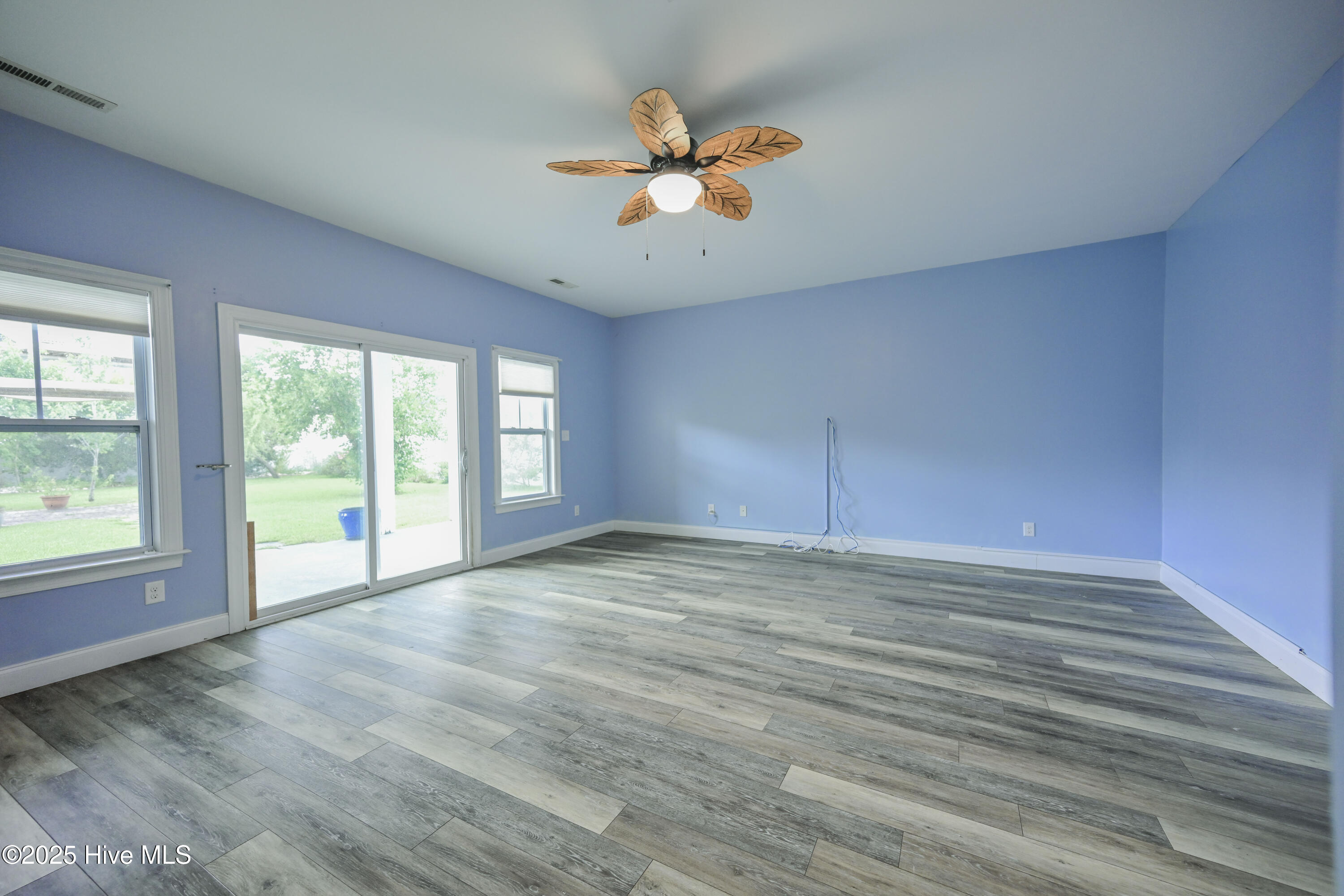 100523770 | Photo 16