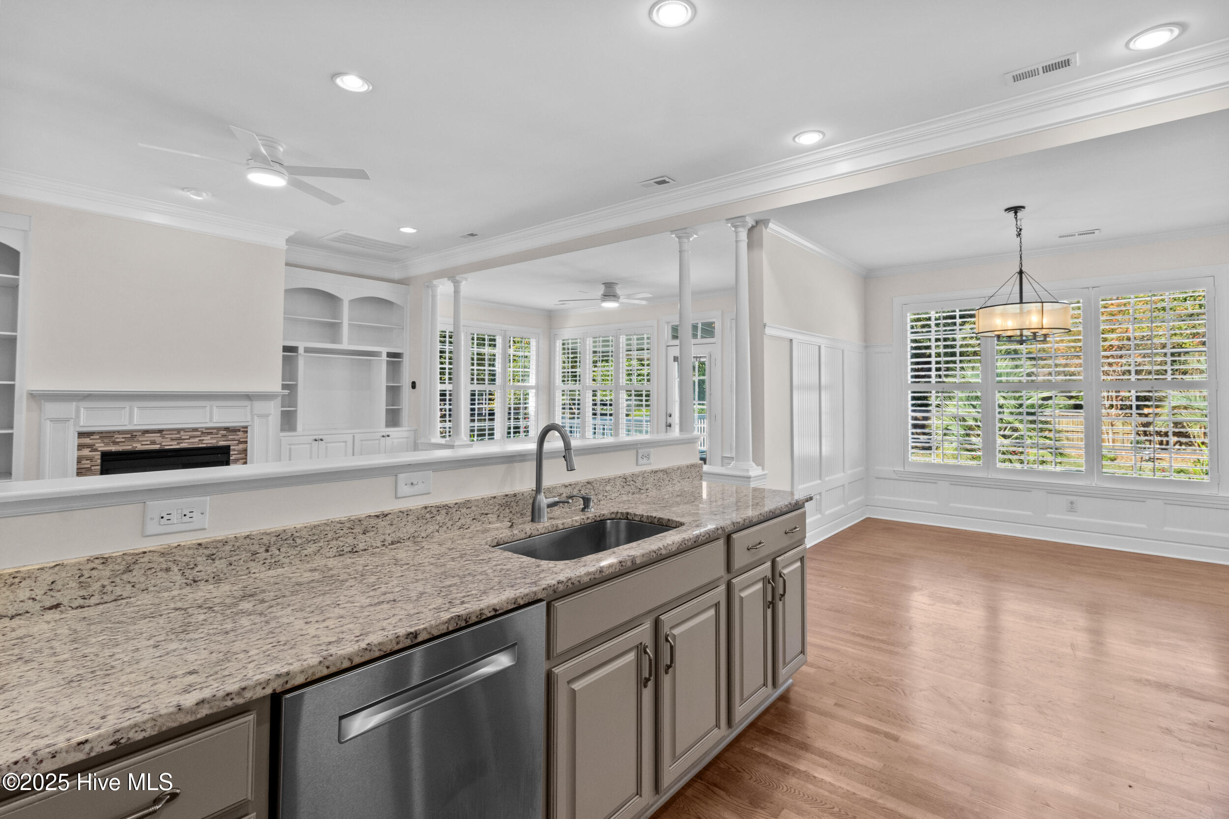 100541482 | Photo 15