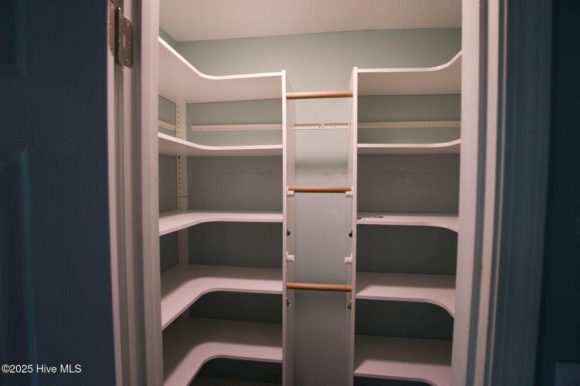 100527743 | Photo 15