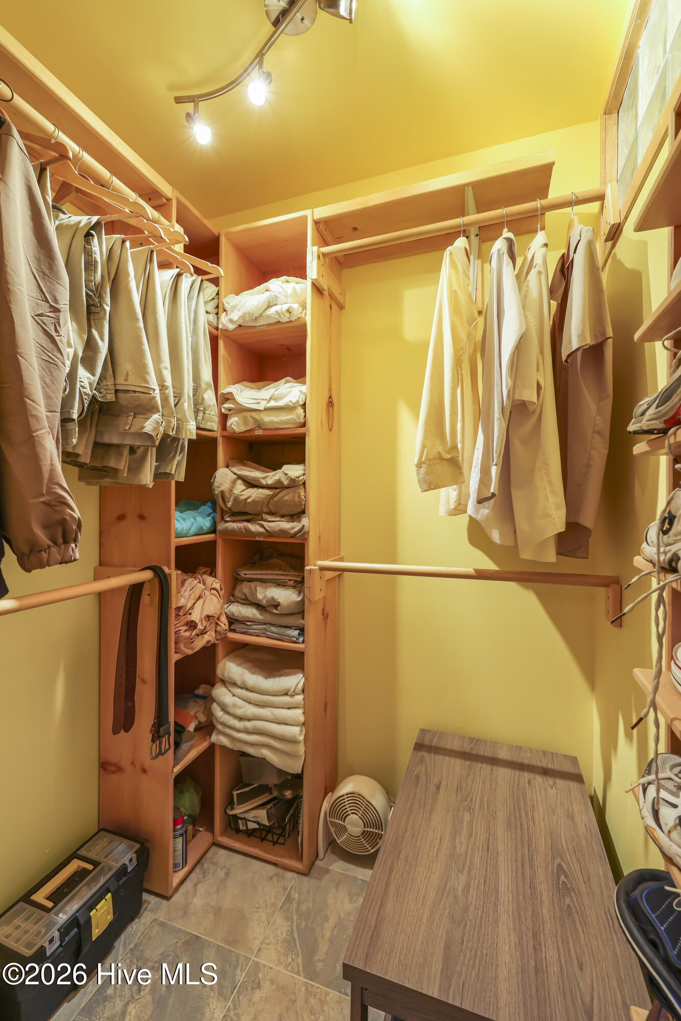 100552115 | Photo 39