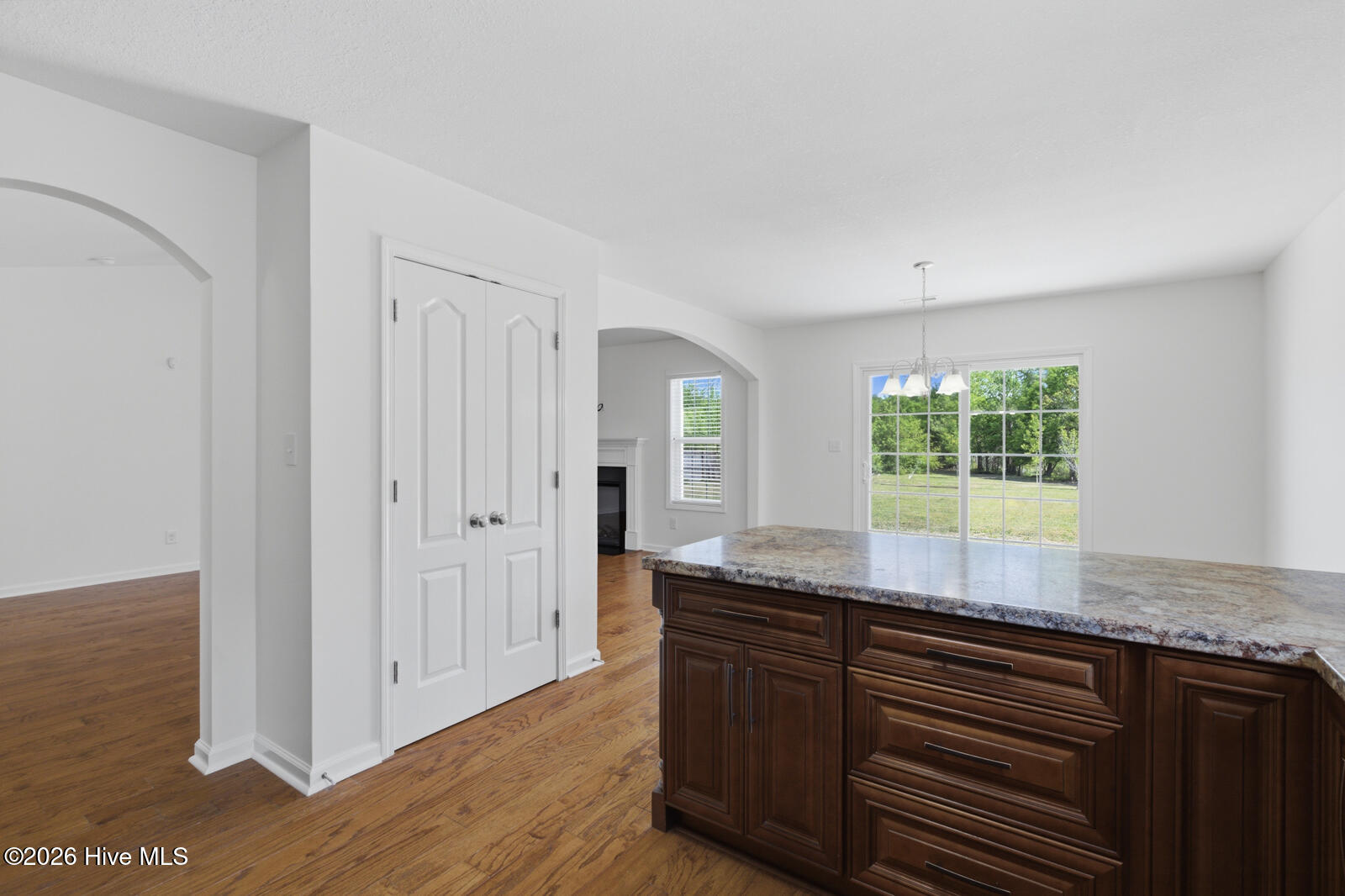 100568467 | Photo 12