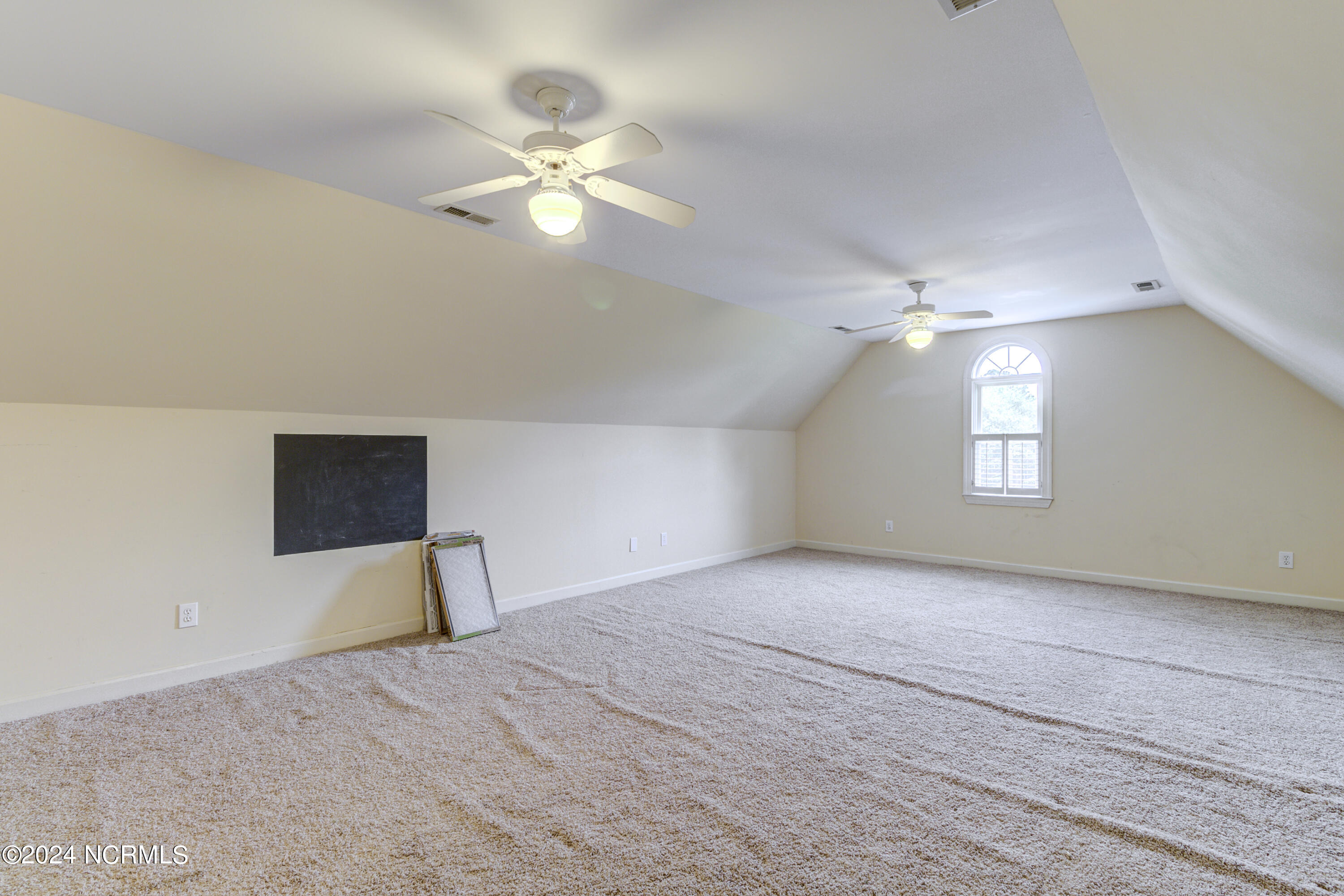 100560204 | Photo 24