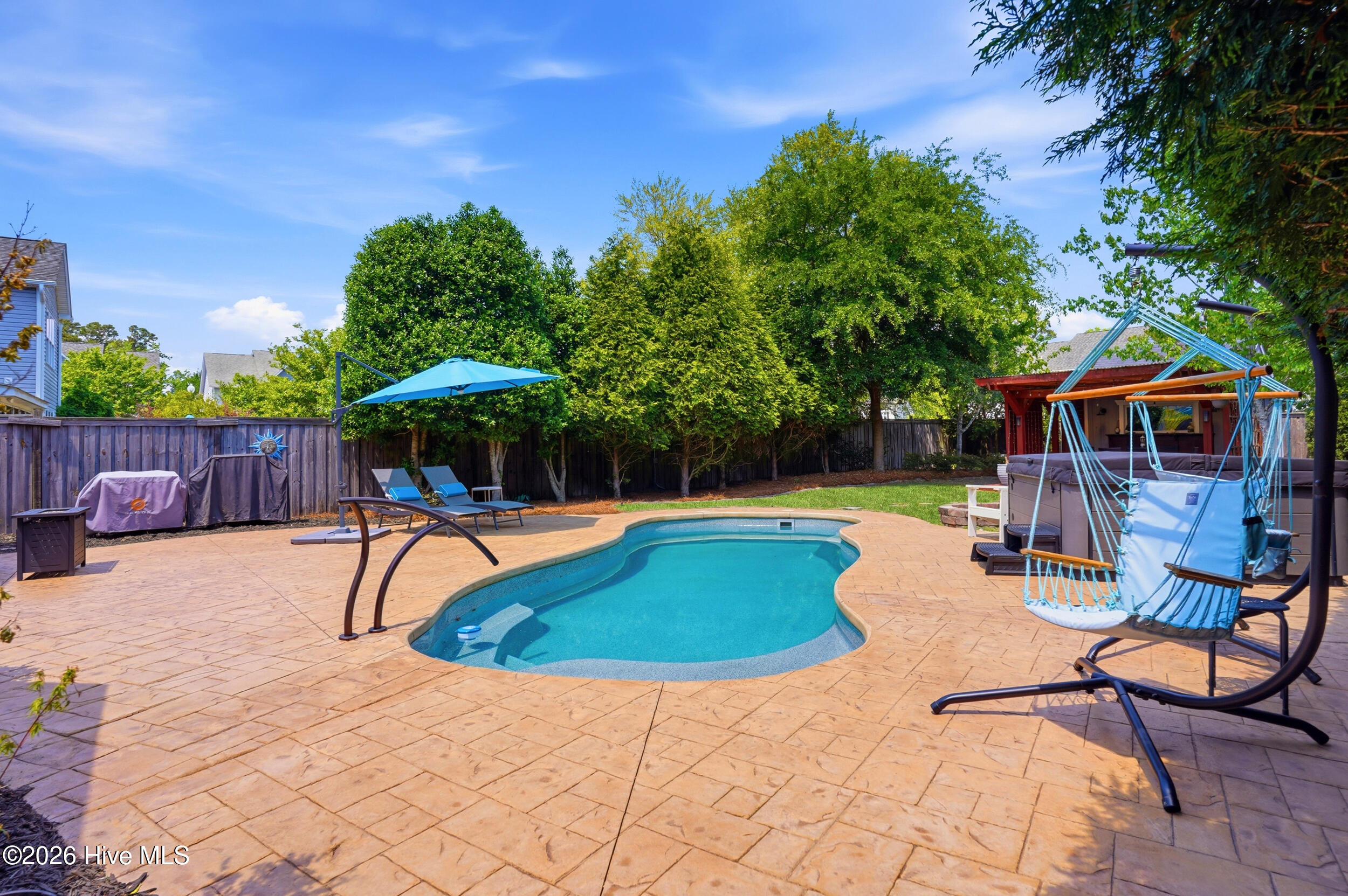 100570216 | Photo 44