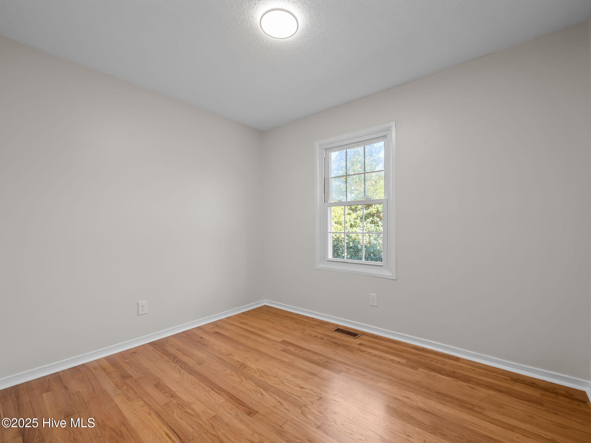 2859 Easy Street,Newport