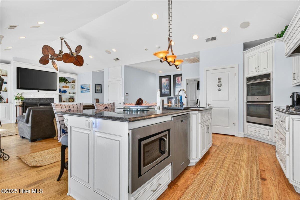 100538364 | Photo 24