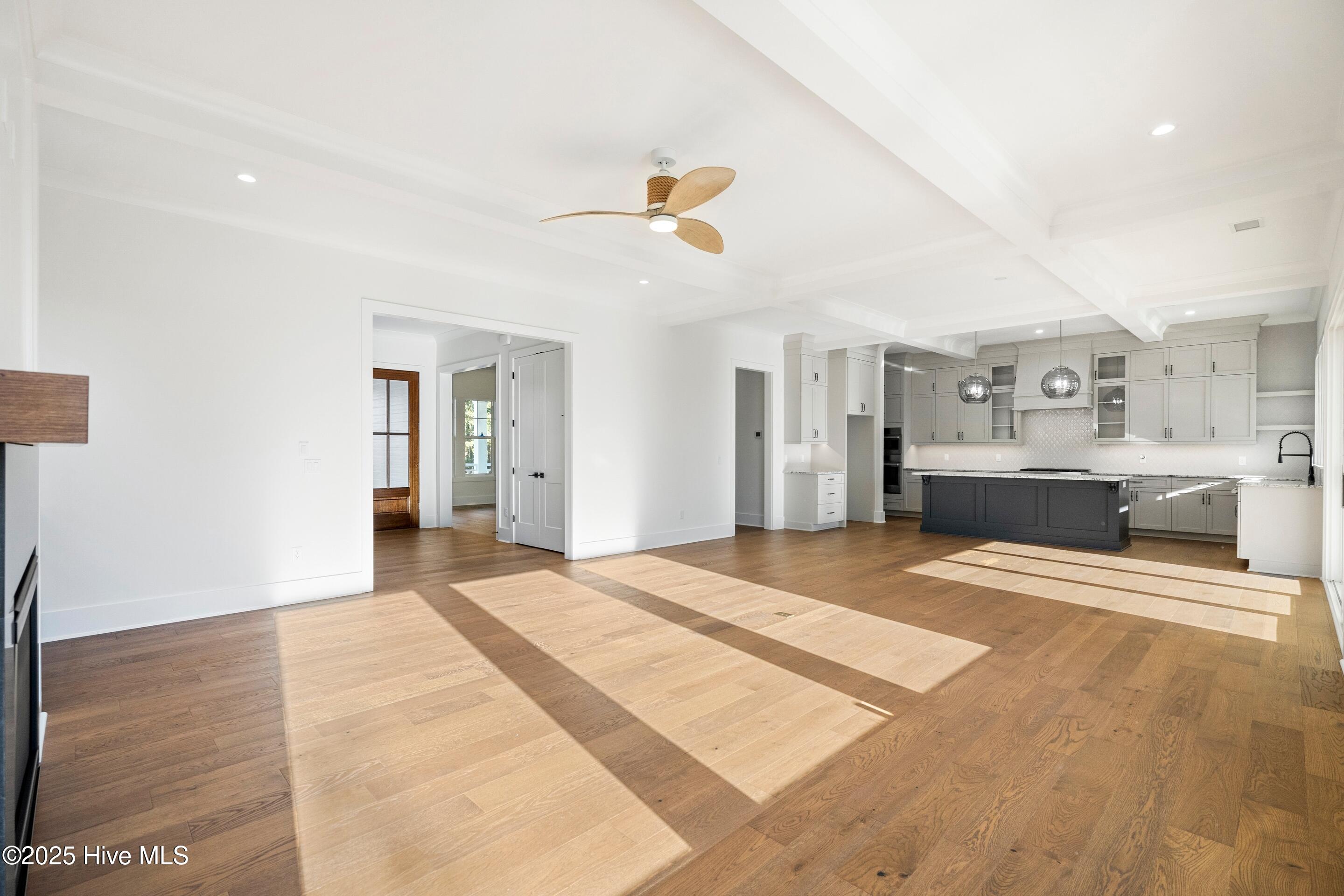 100545730 | Photo 26