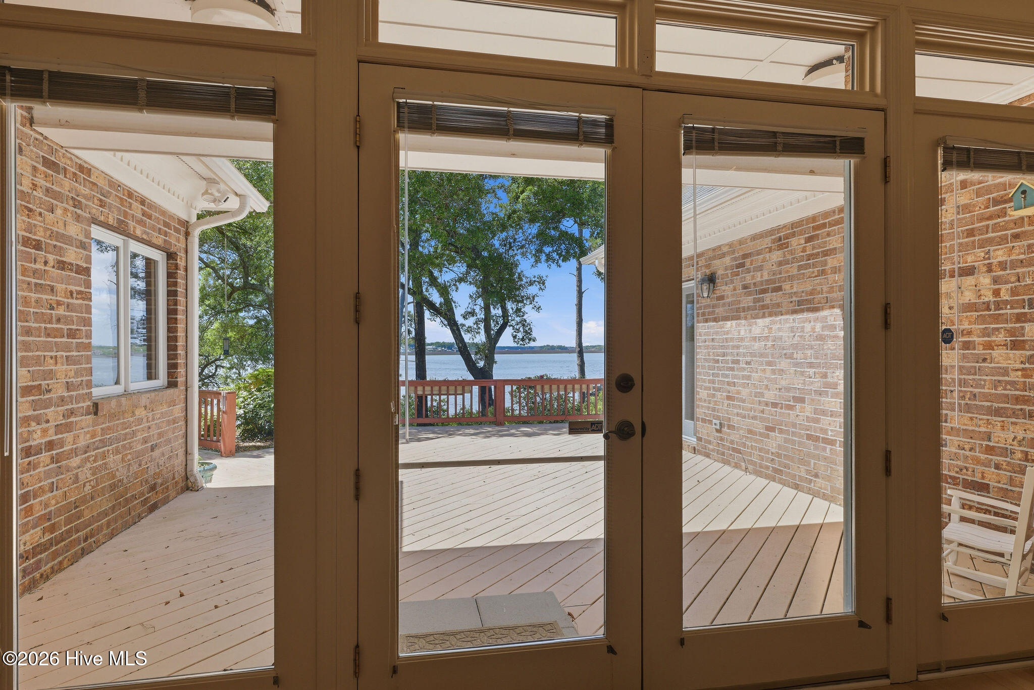 100570378 | Photo 42