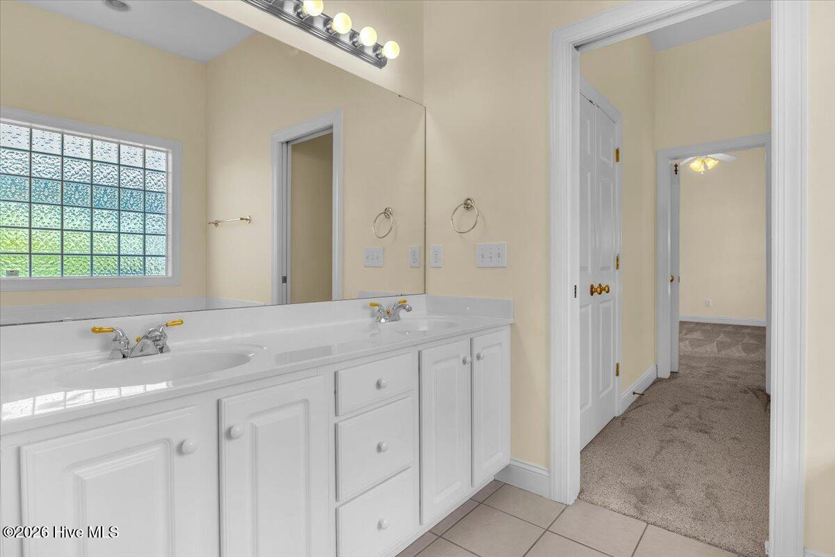 100569829 | Photo 49