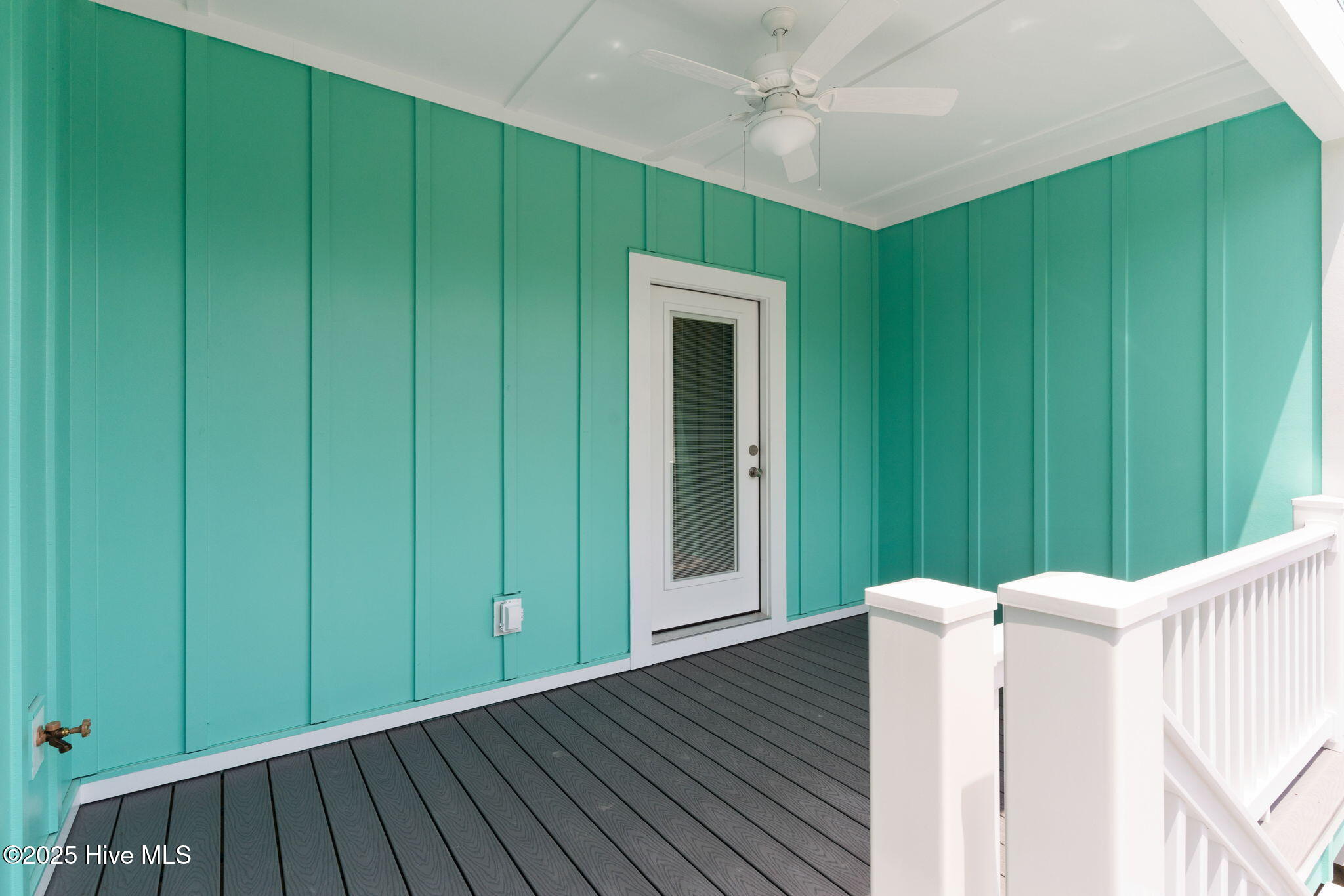 100524435 | Photo 30