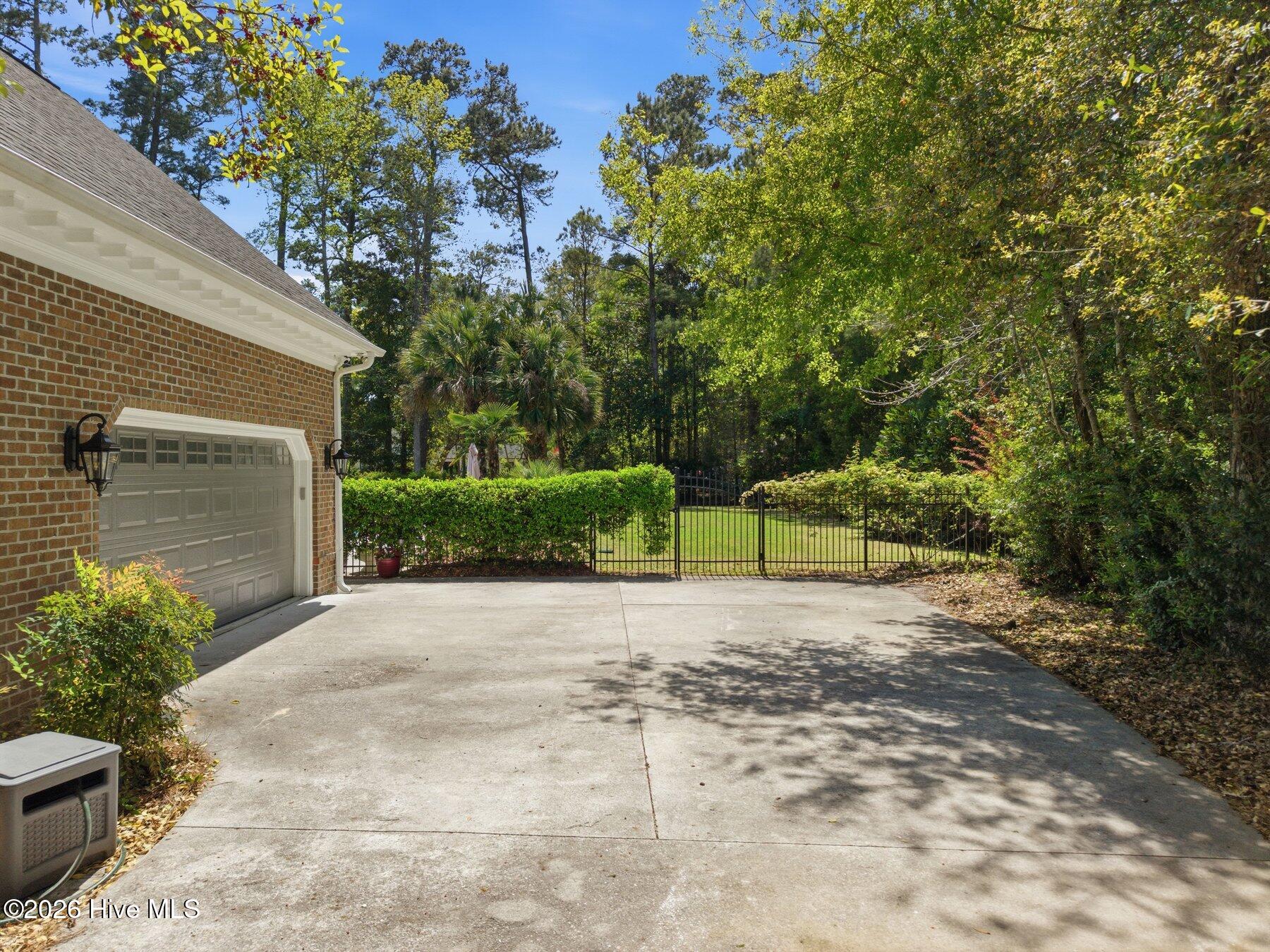 100566267 | Photo 51