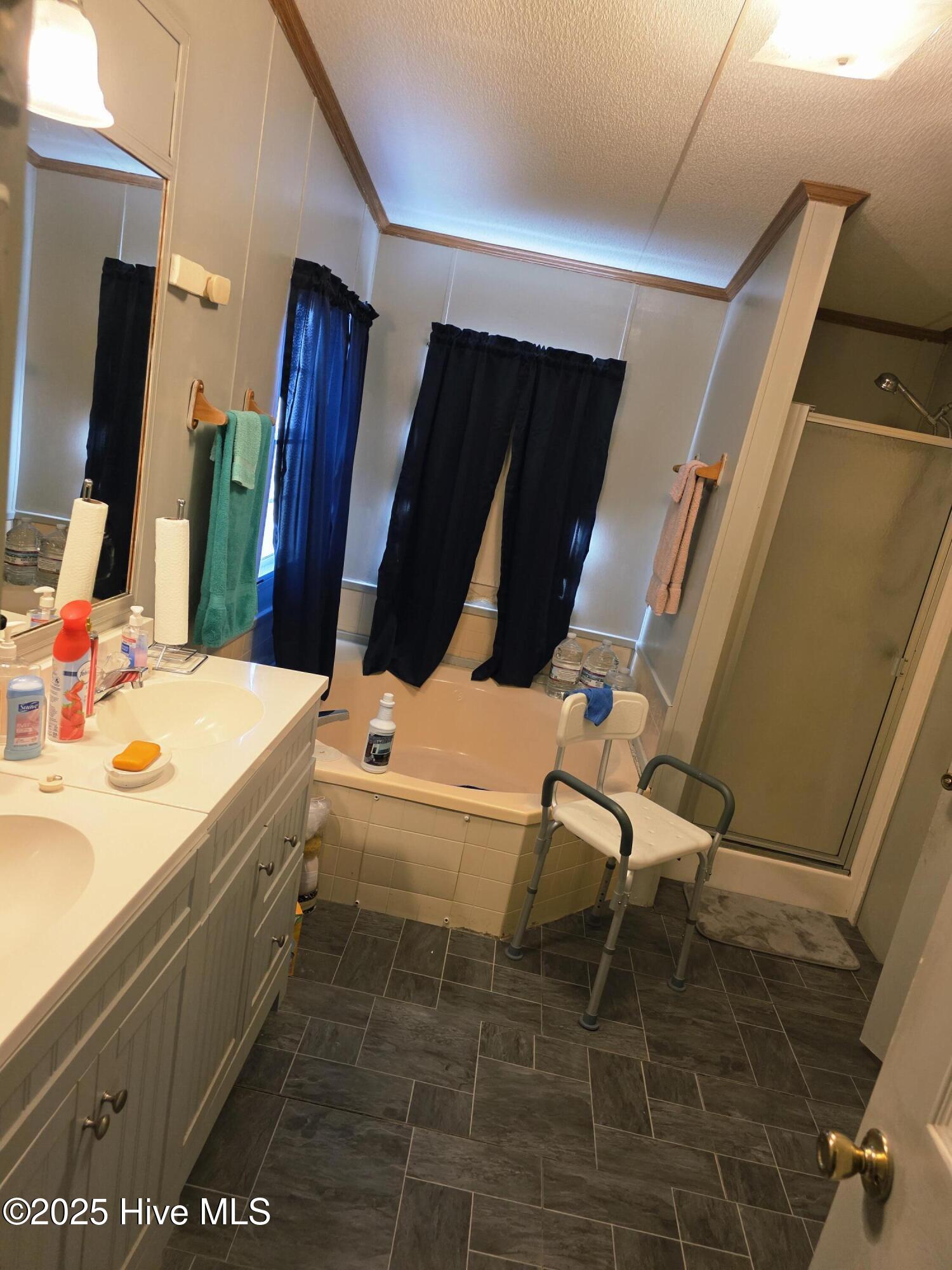 100542988 | Photo 21